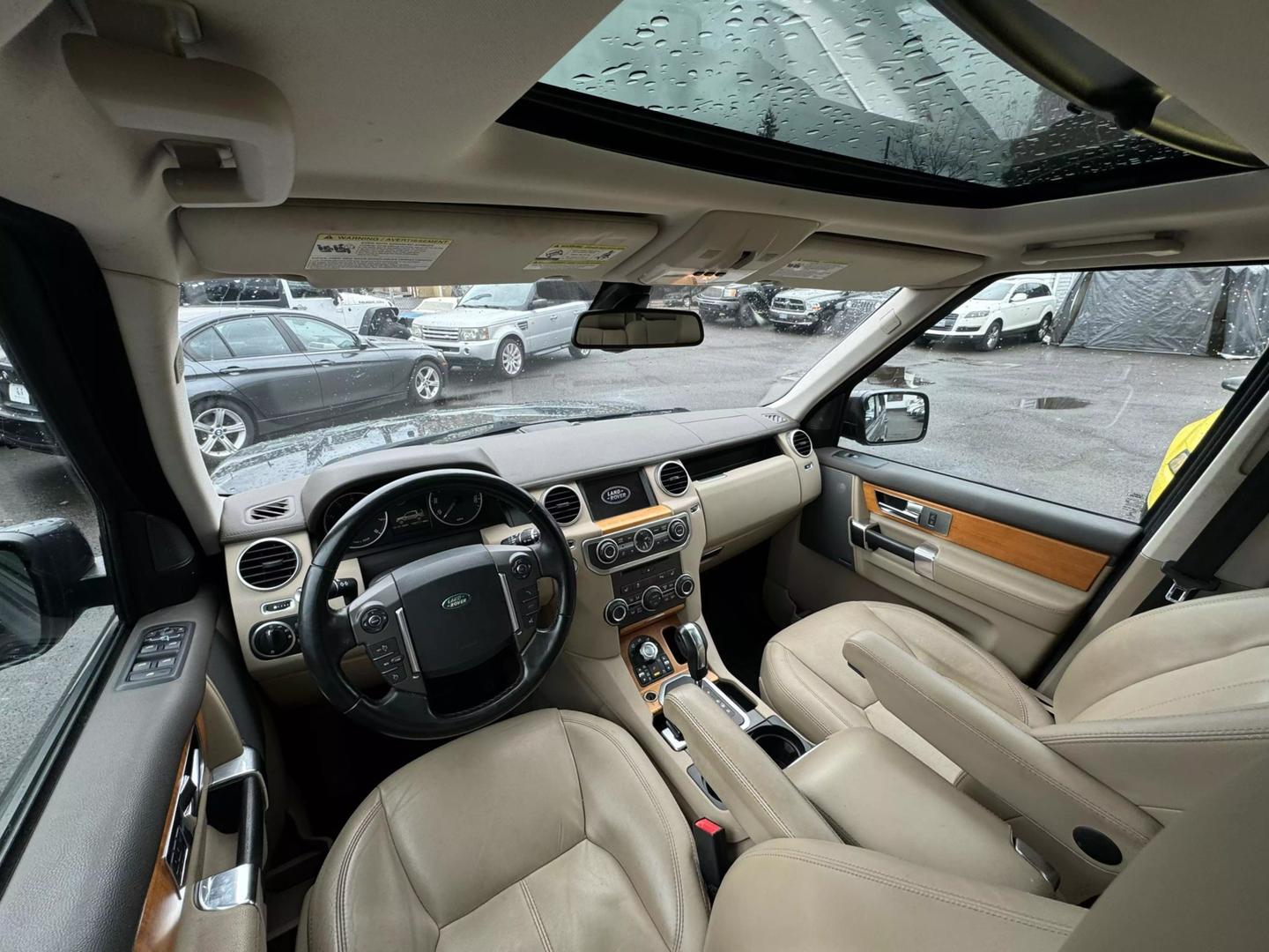 2013 Land Rover LR4 Base photo 15