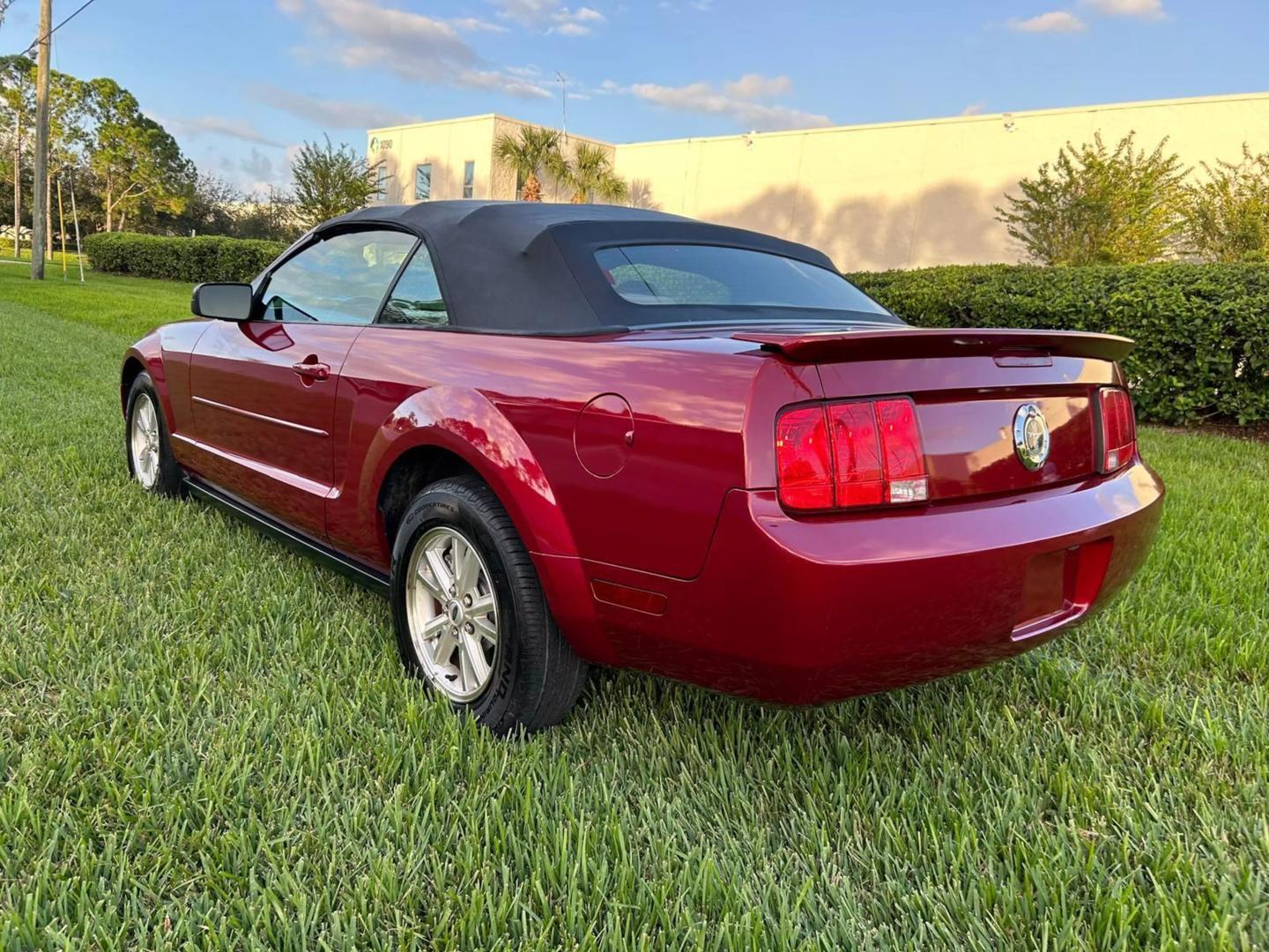 2007 Ford Mustang Premium photo 5