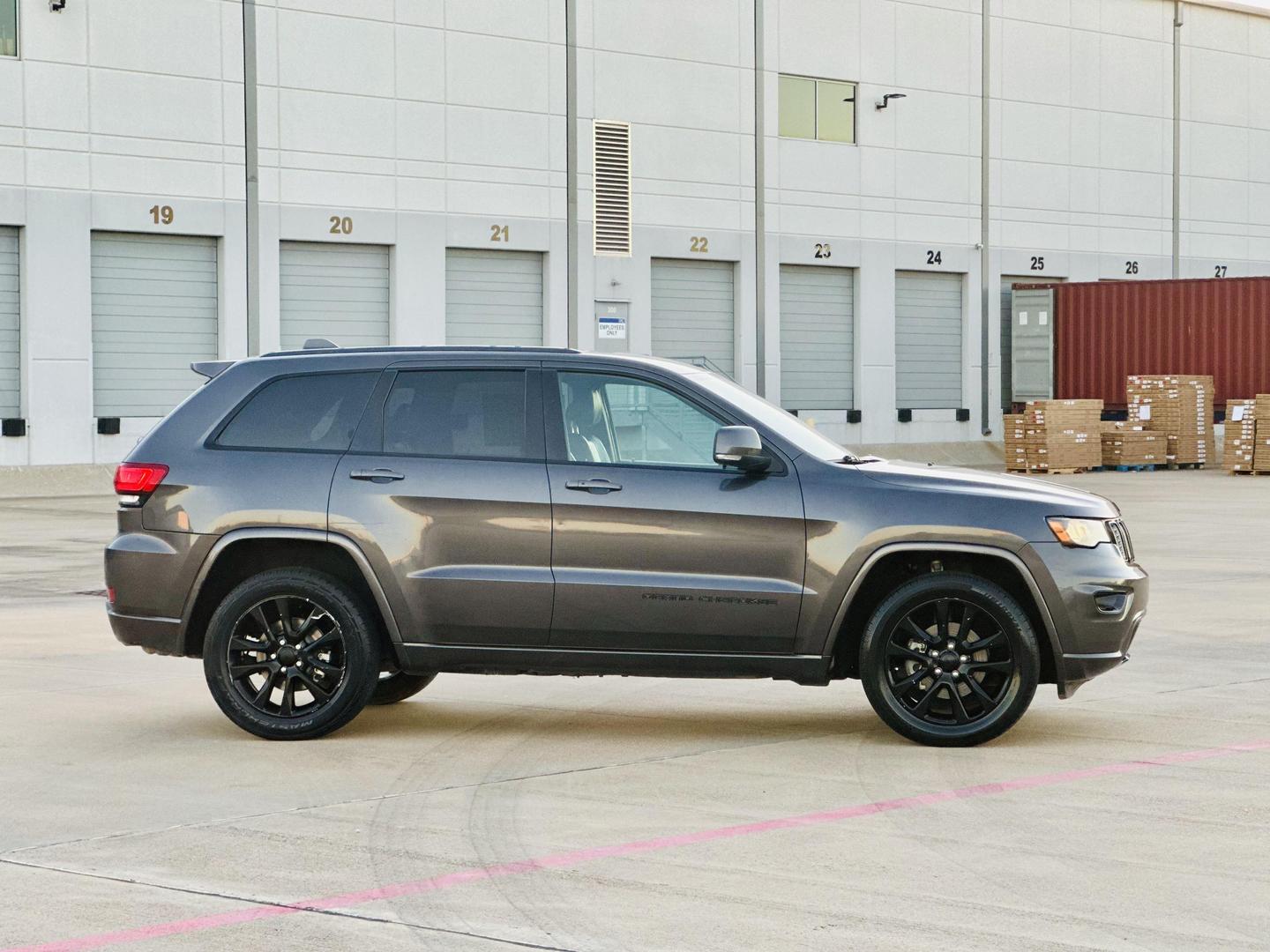 2018 Jeep Grand Cherokee Altitude photo 4