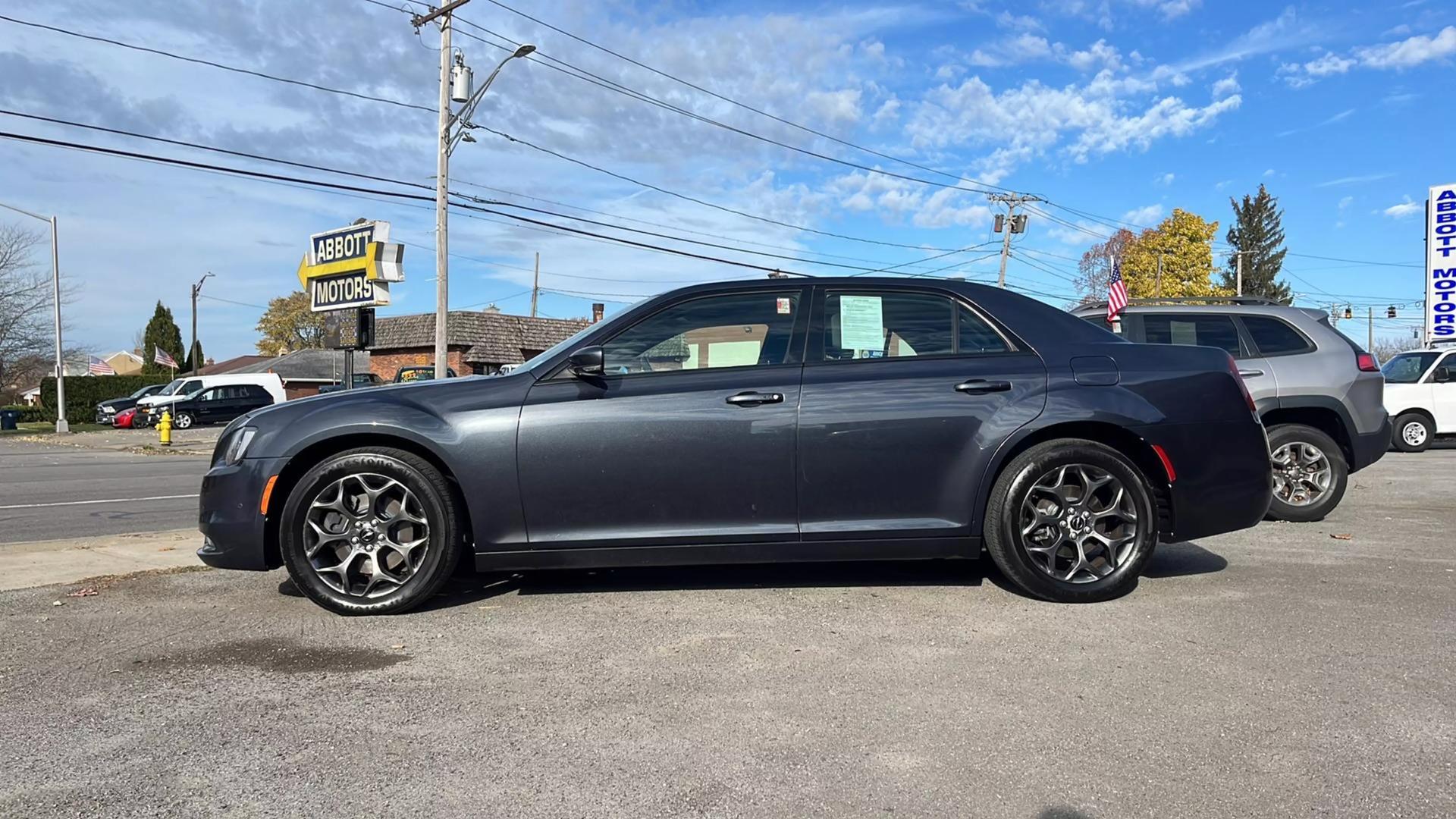 2016 Chrysler 300 S photo 5