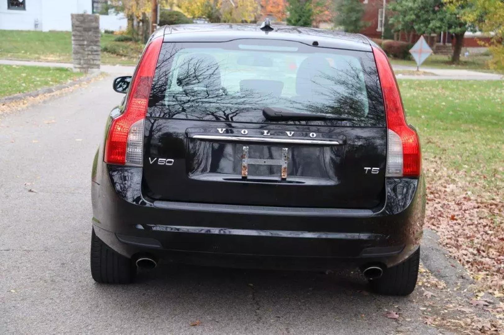 2011 Volvo V50 R-Design photo 6