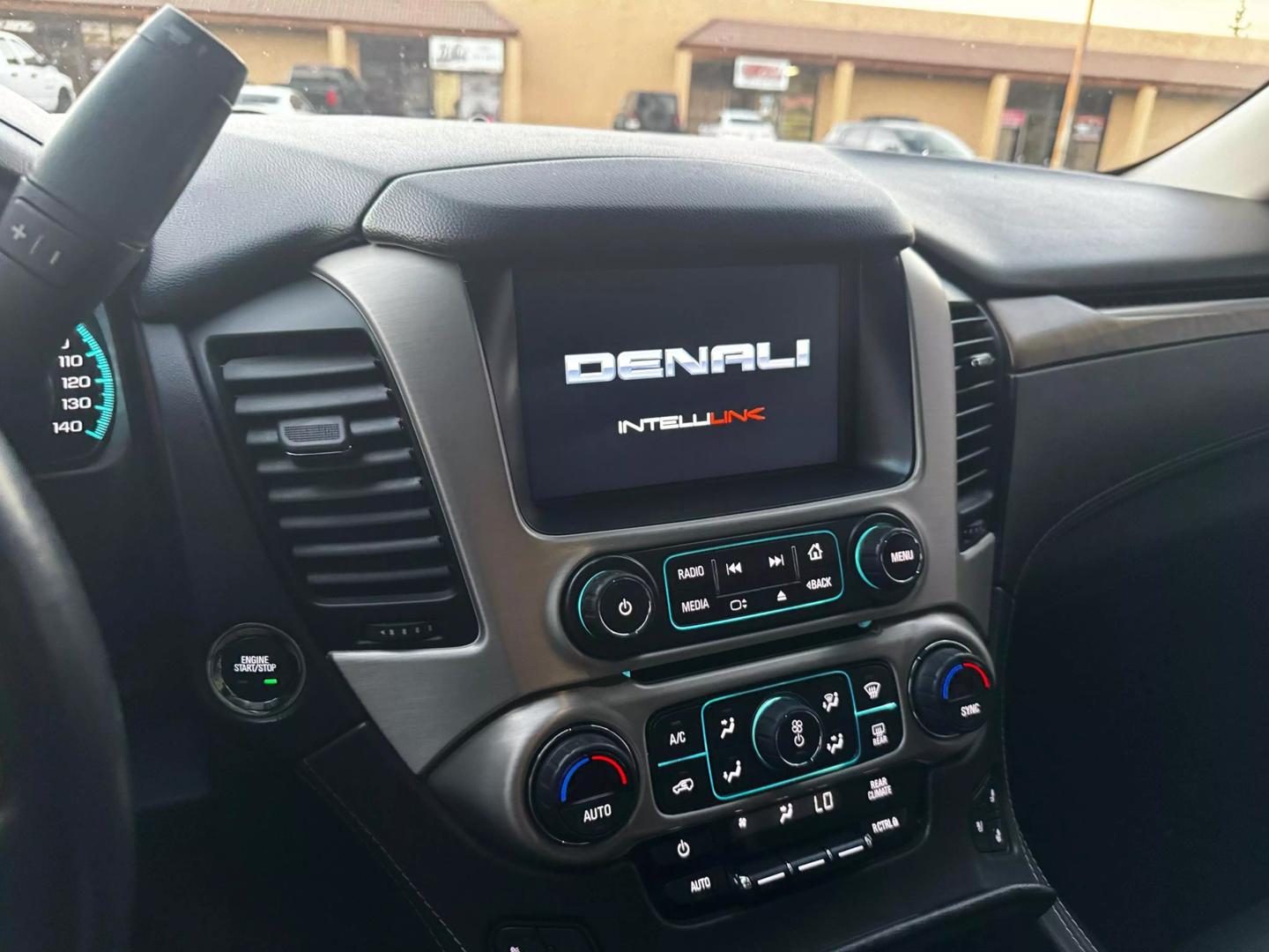 2020 GMC Yukon Denali photo 36