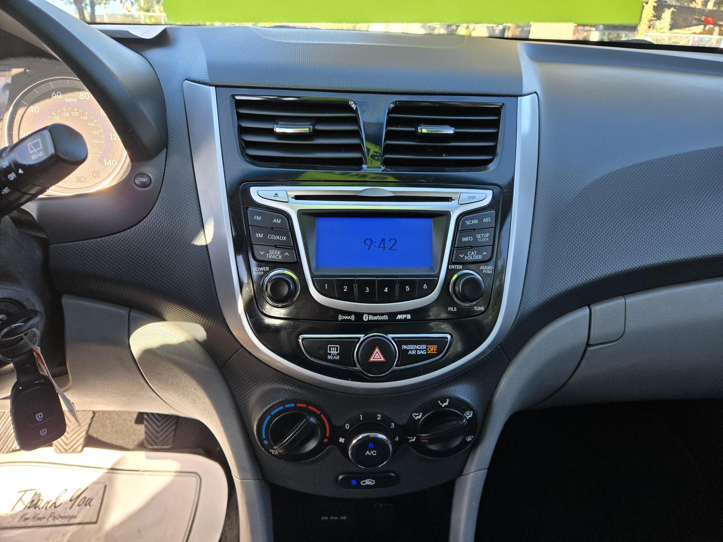 2013 Hyundai Accent SE photo 16