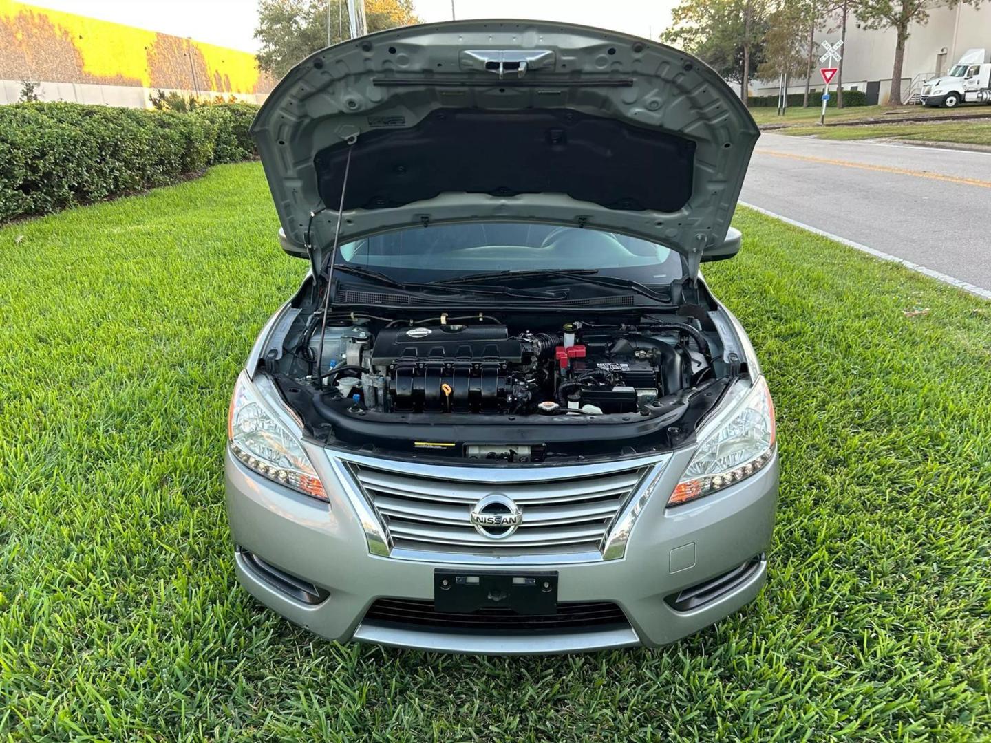 2013 Nissan Sentra SV photo 17