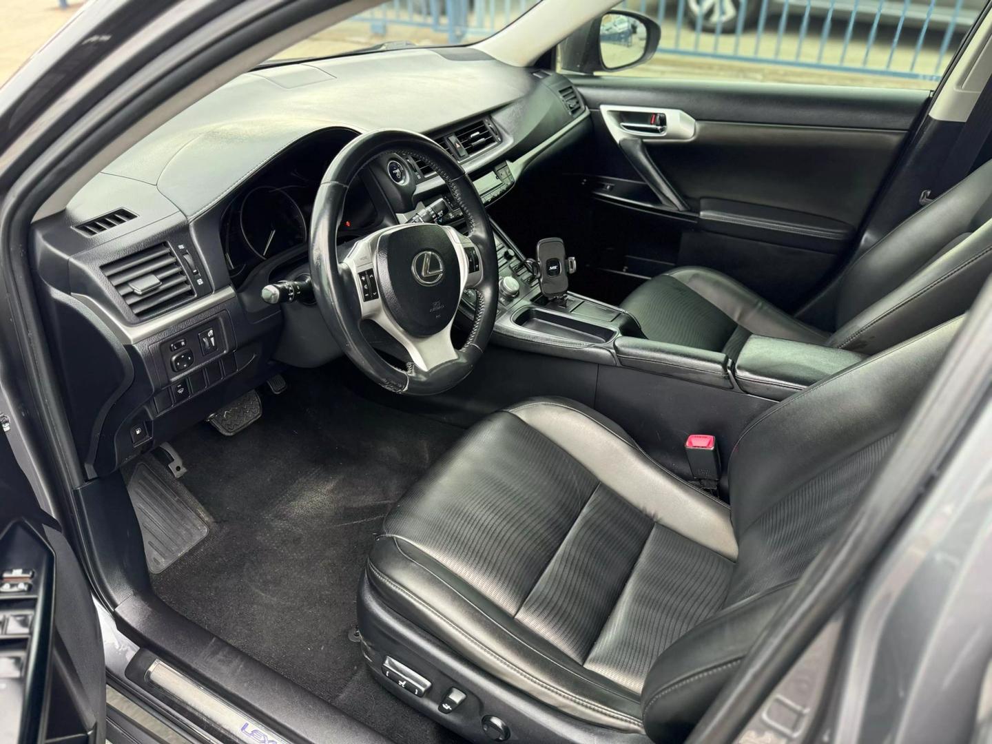 2013 Lexus CT Base photo 24