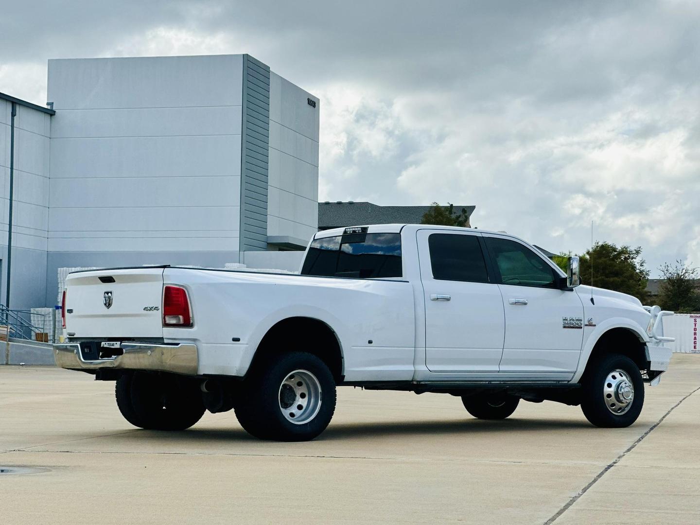 2016 RAM Ram 3500 Pickup Laramie photo 5