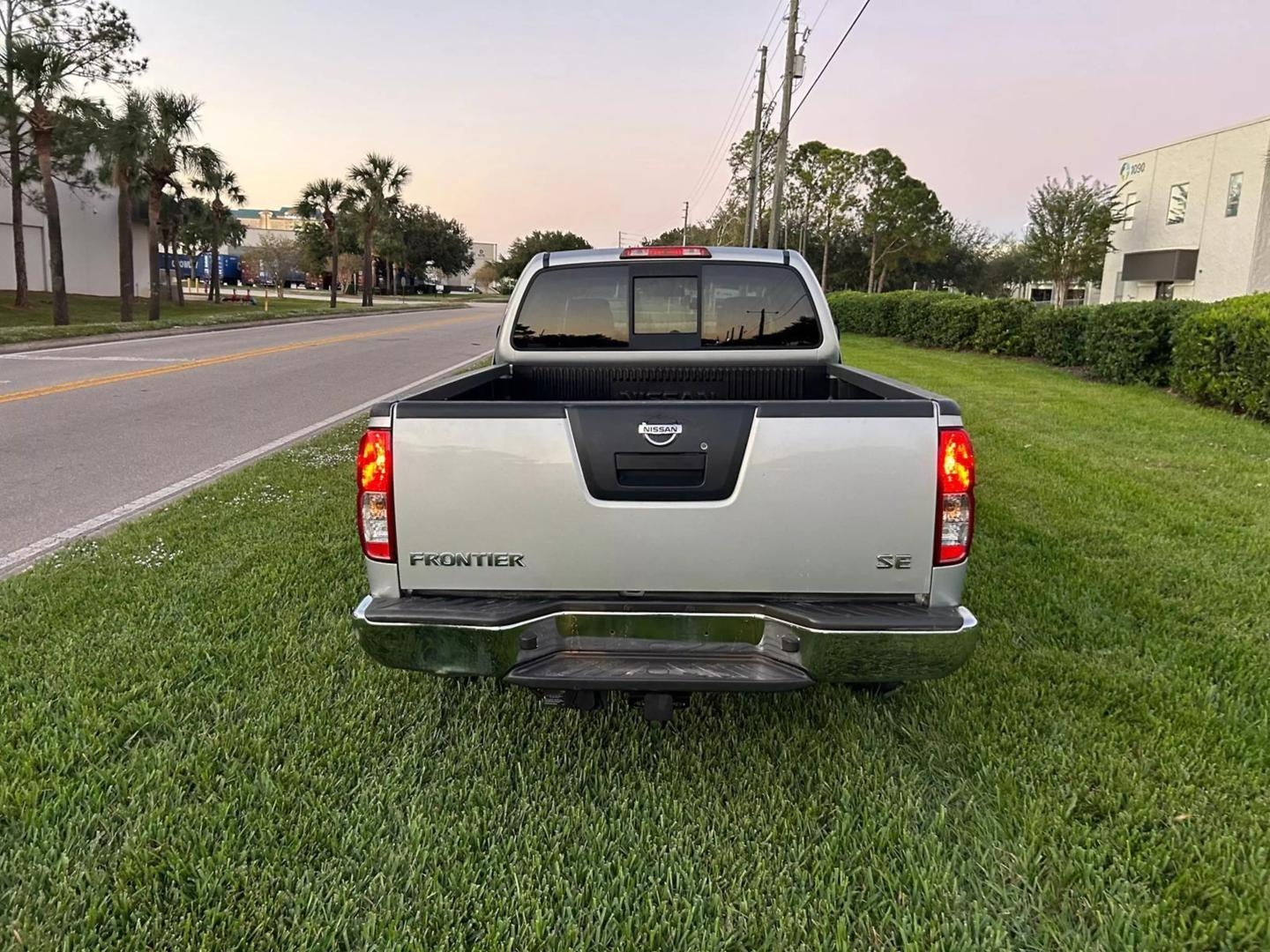 2007 Nissan Frontier SE photo 4