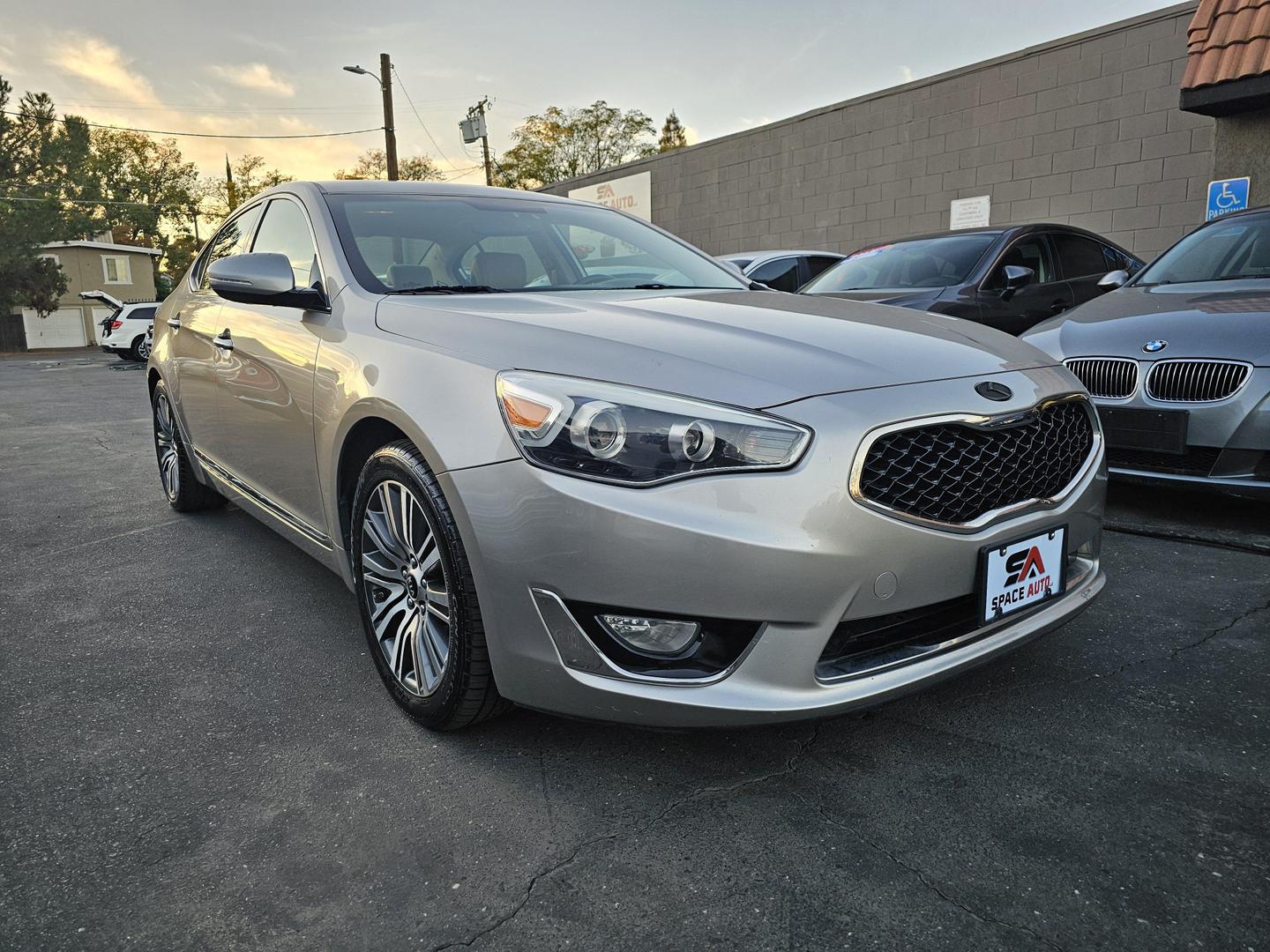 2014 Kia Cadenza Premium photo 3