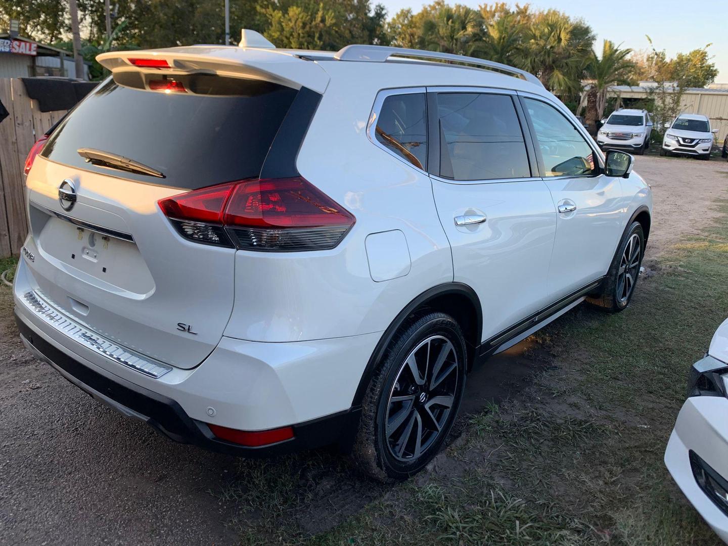 2020 Nissan Rogue SL photo 3