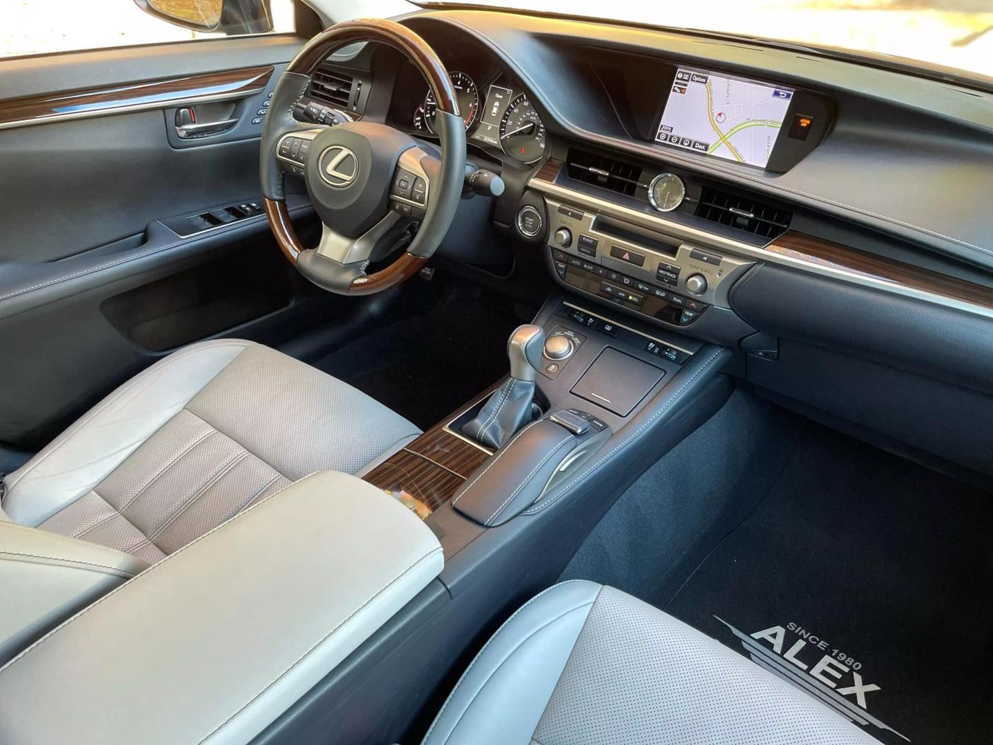 2016 Lexus ES 350 photo 22