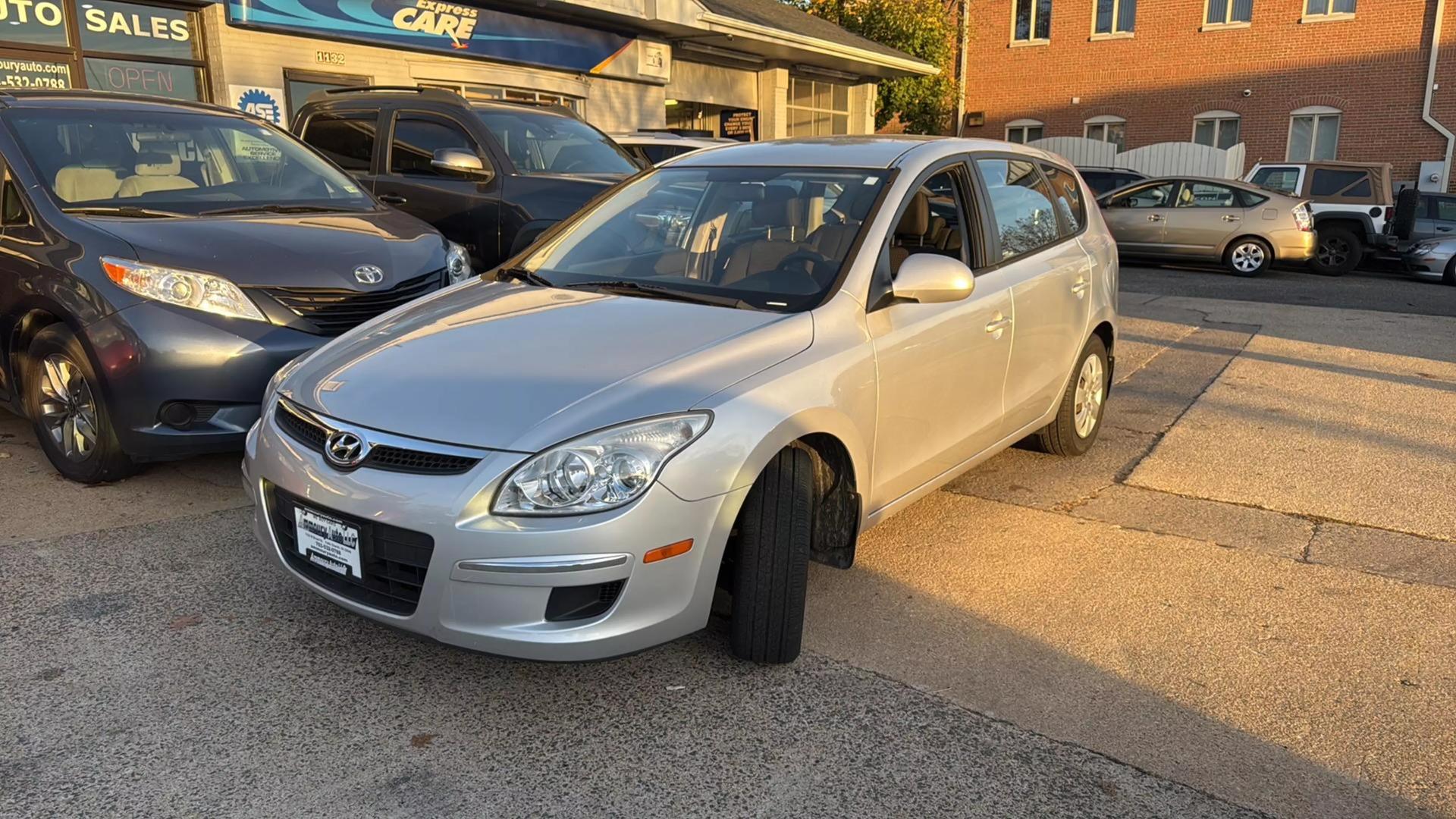 2011 Hyundai Elantra Touring GLS photo 11