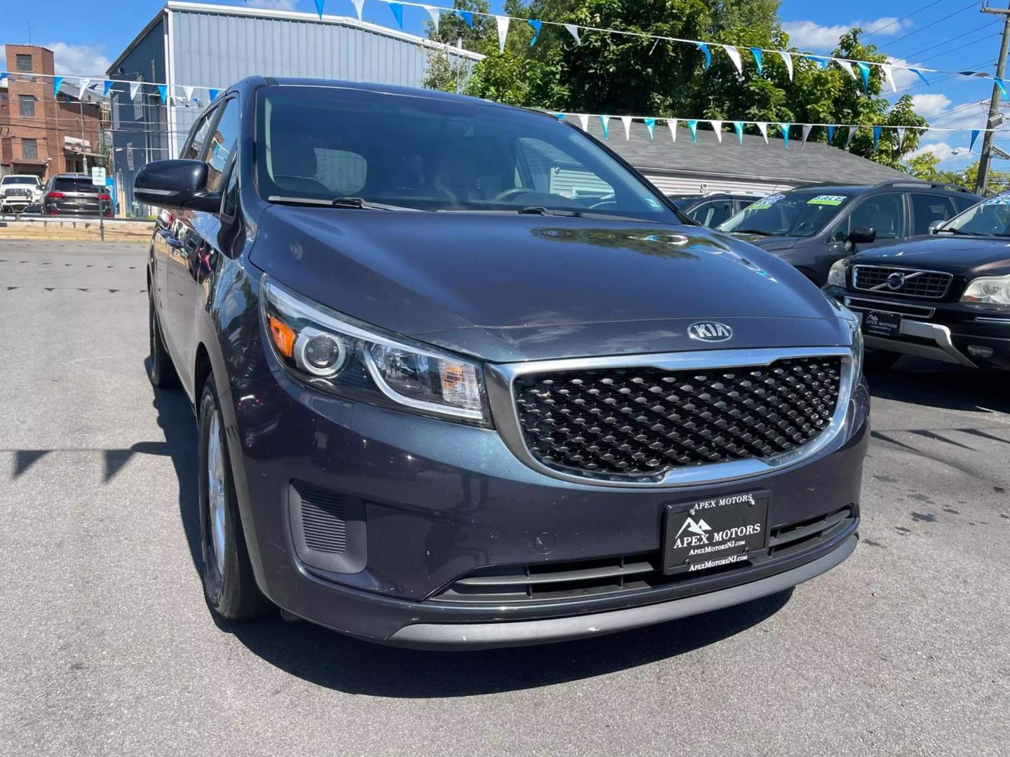 2016 Kia Sedona LX photo 3