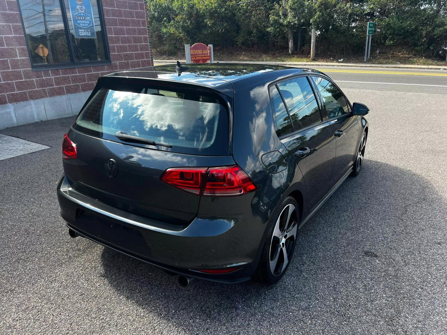 2016 Volkswagen Golf GTI SE photo 5