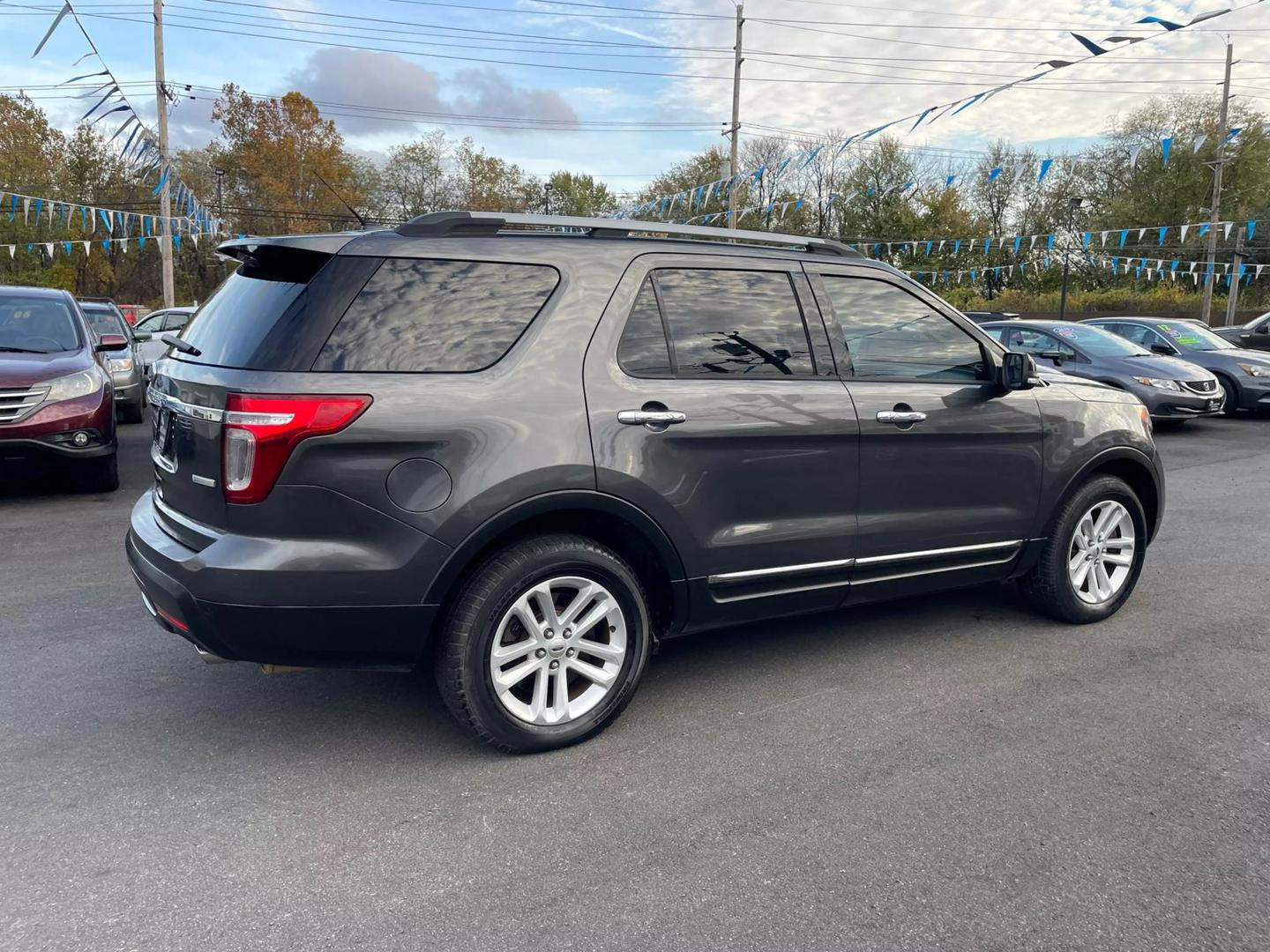 2015 Ford Explorer XLT photo 25