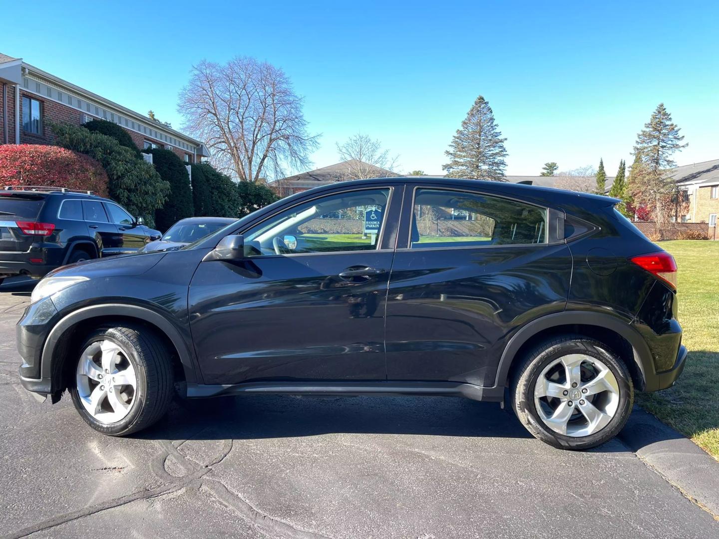 2016 Honda HR-V LX photo 8