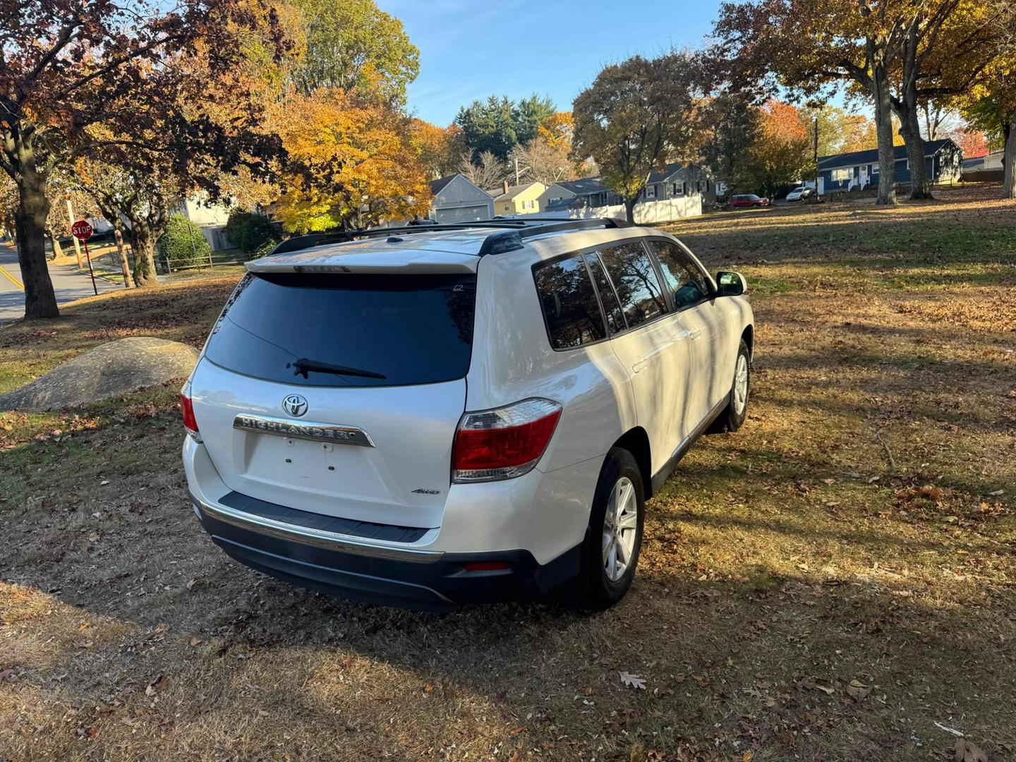 2011 Toyota Highlander SE photo 6