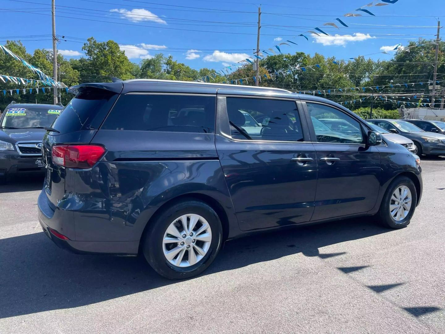 2016 Kia Sedona LX photo 23