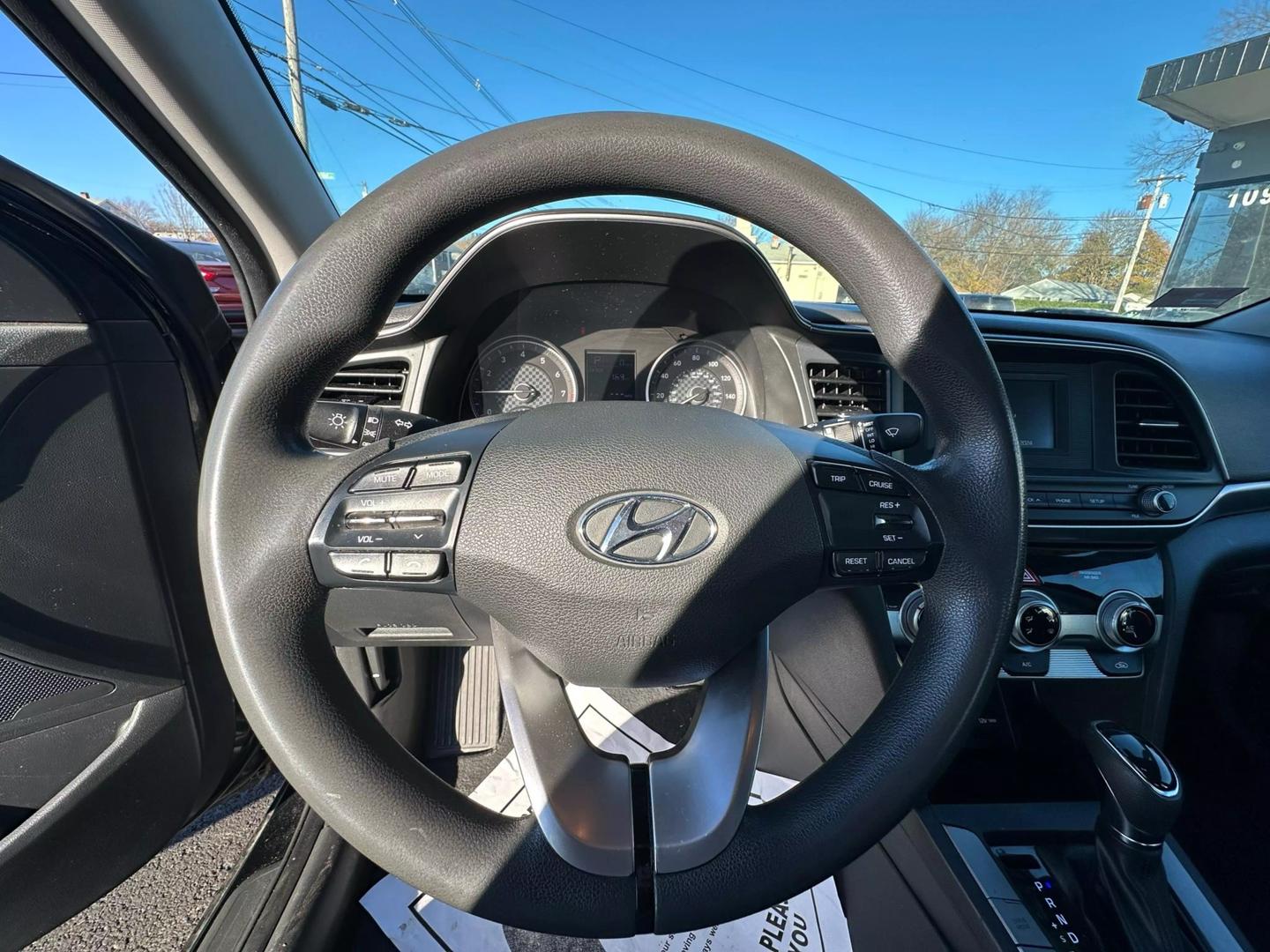 2019 Hyundai Elantra SE photo 16