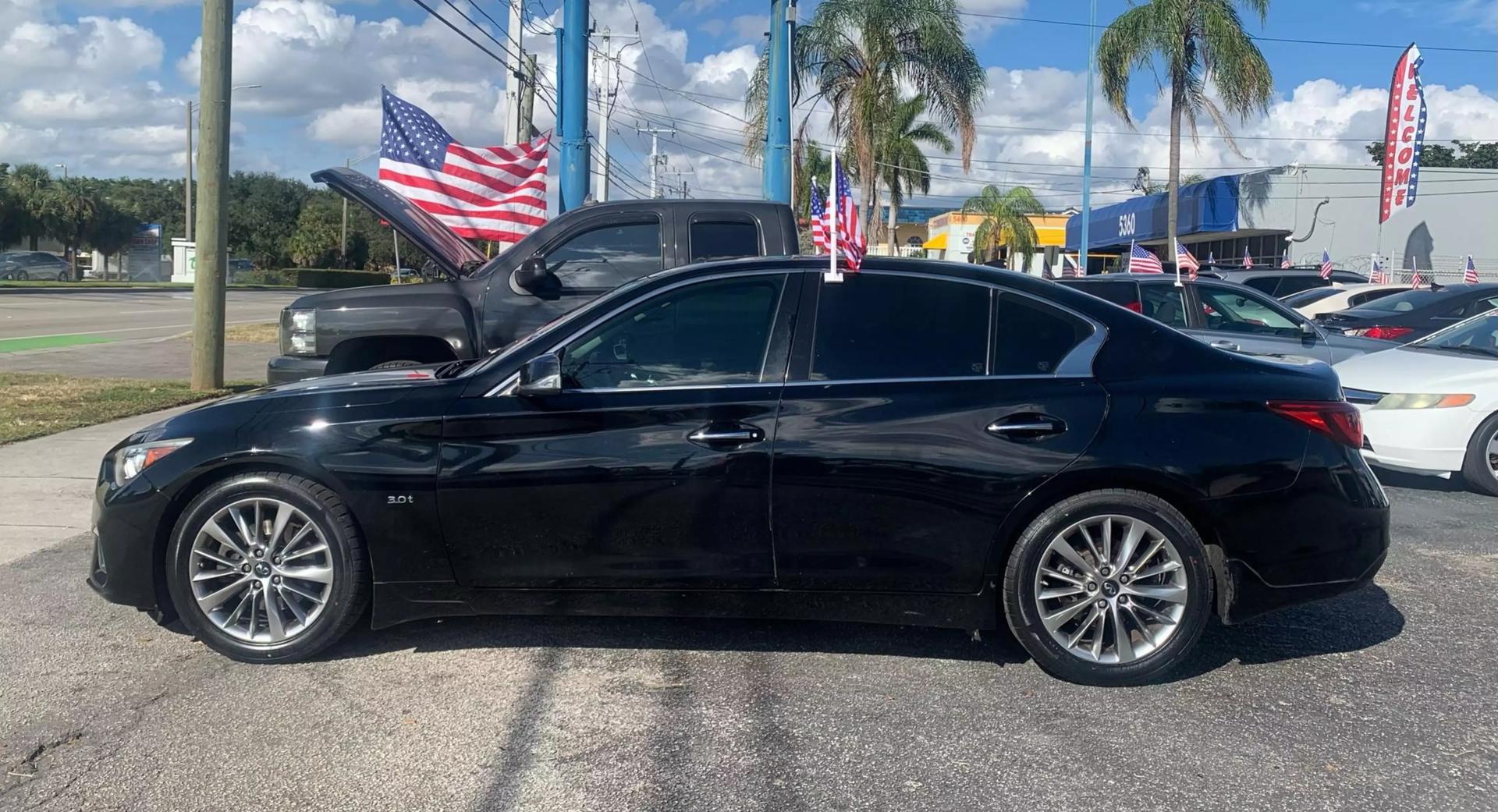 2019 INFINITI Q50 LUXE photo 9