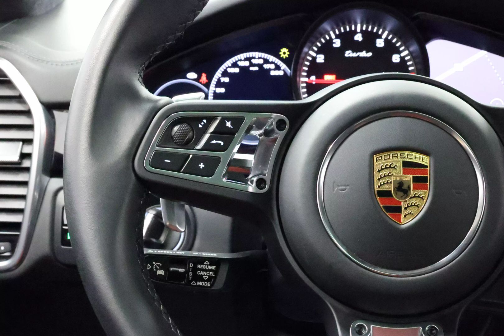 2020 Porsche Cayenne - Image 25