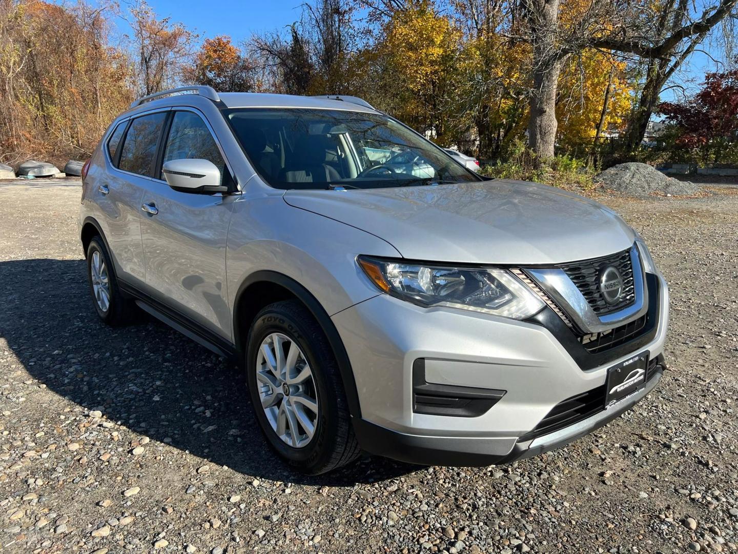 2018 Nissan Rogue SV photo 3