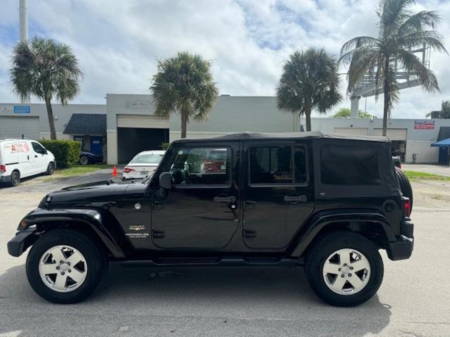 2012 Jeep Wrangler Unlimited Sahara photo 9