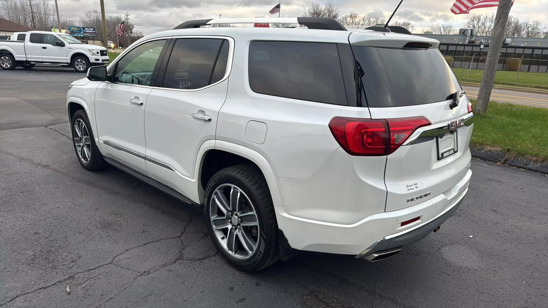 2017 GMC Acadia Denali photo 3