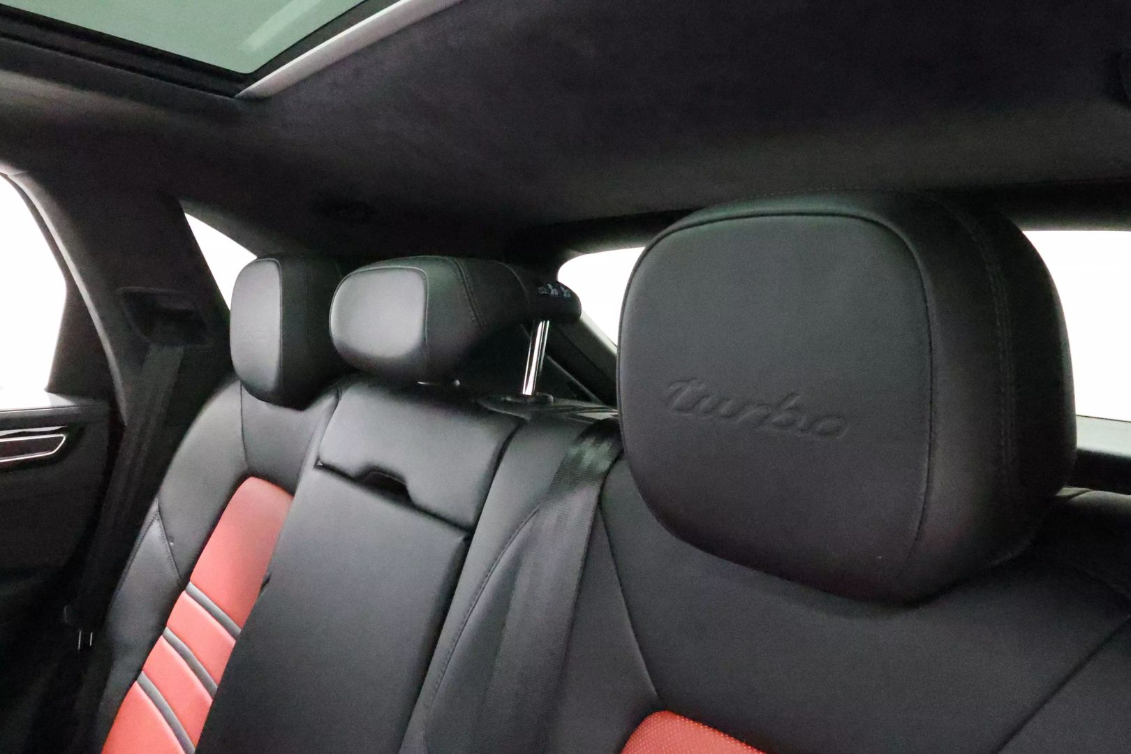 2020 Porsche Cayenne - Image 48