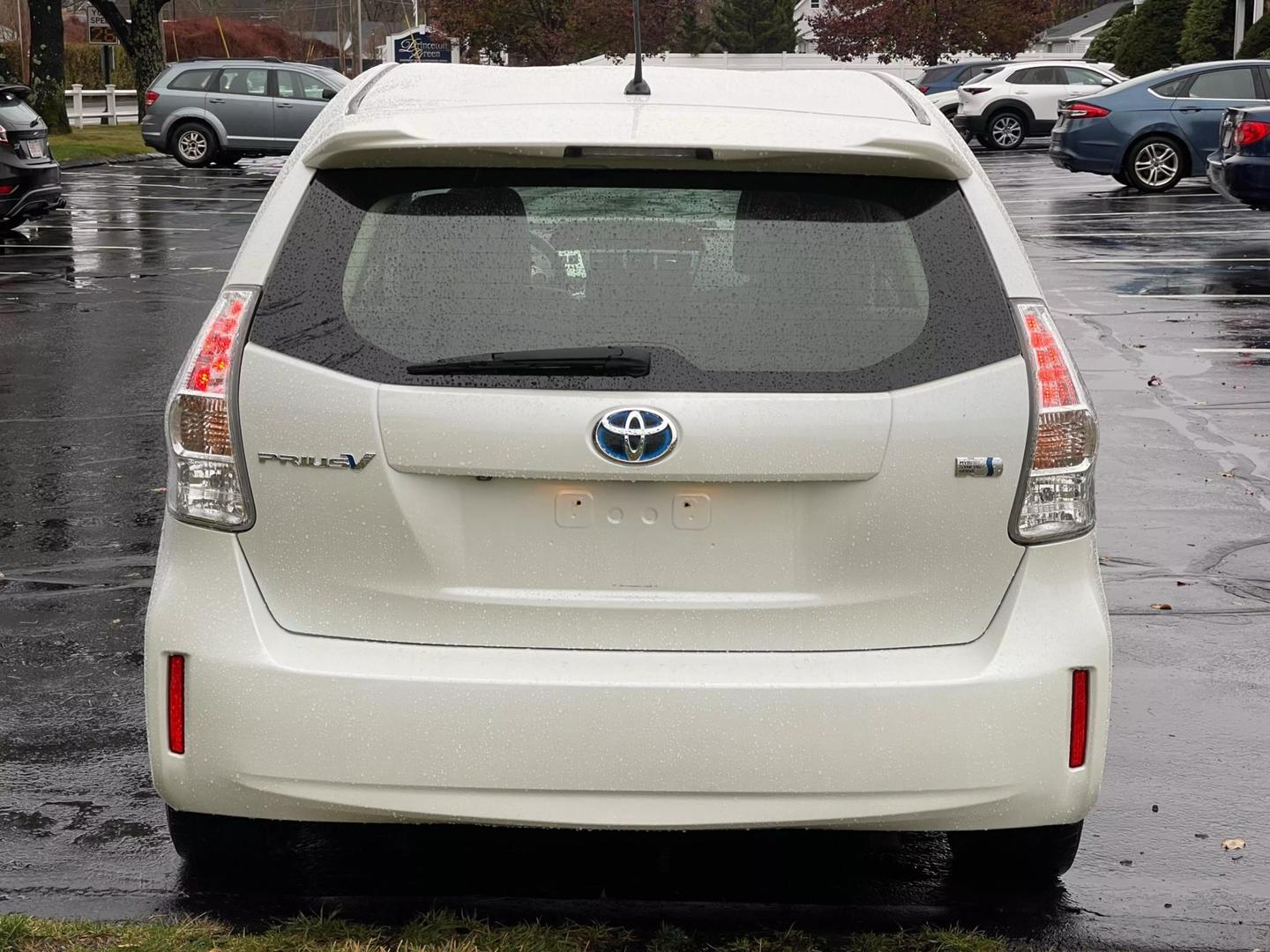 2012 Toyota Prius v Three photo 6