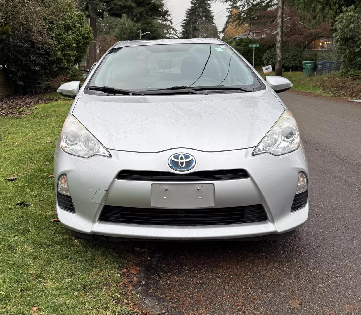 2012 Toyota Prius c One photo 2