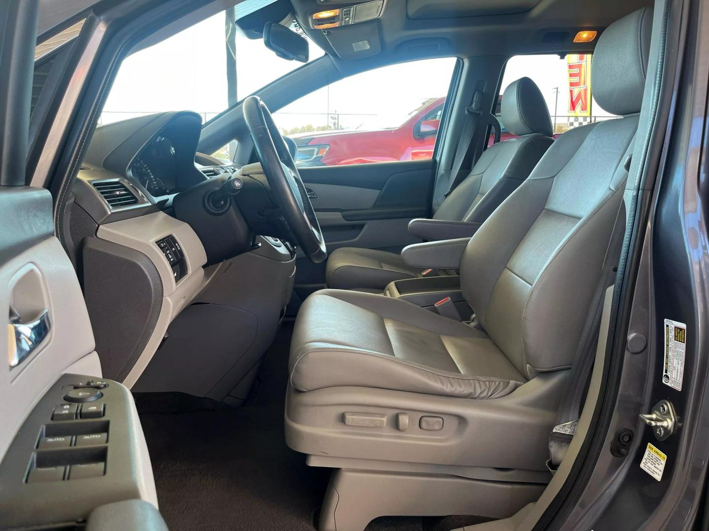 2016 Honda Odyssey EX-L photo 12