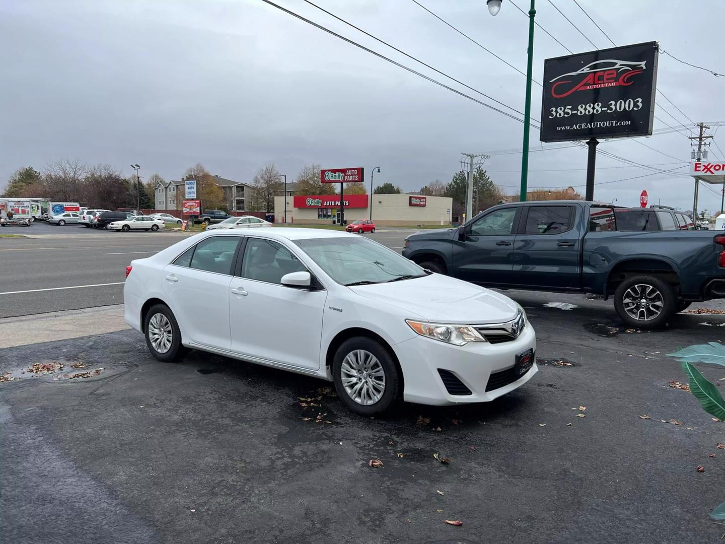 2014 Toyota Camry LE Hybrid photo 2