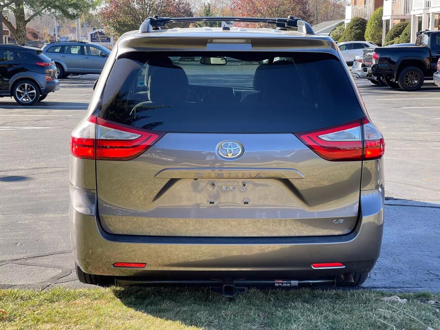 2015 Toyota Sienna LE photo 6