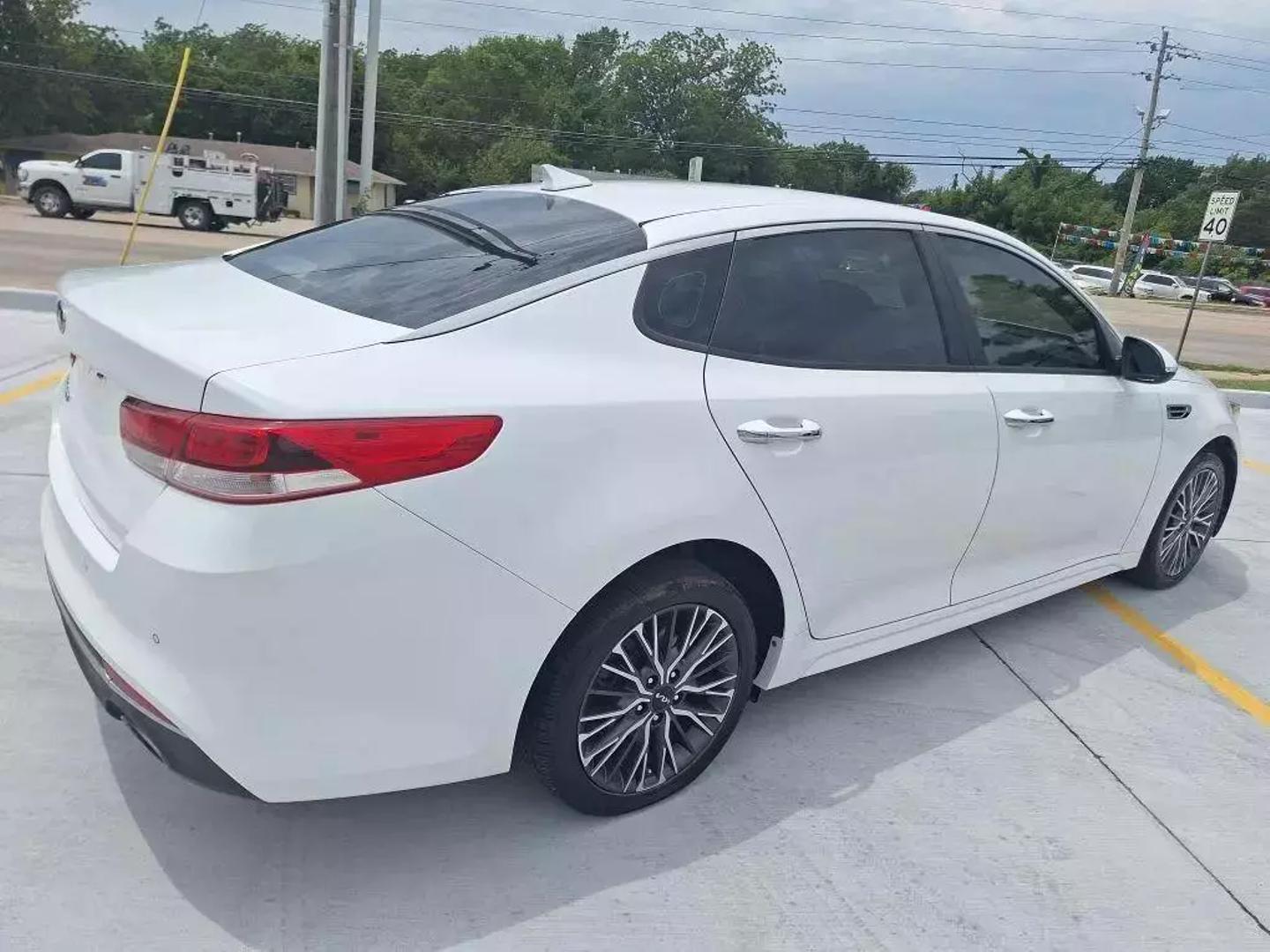 2018 Kia Optima LX photo 4