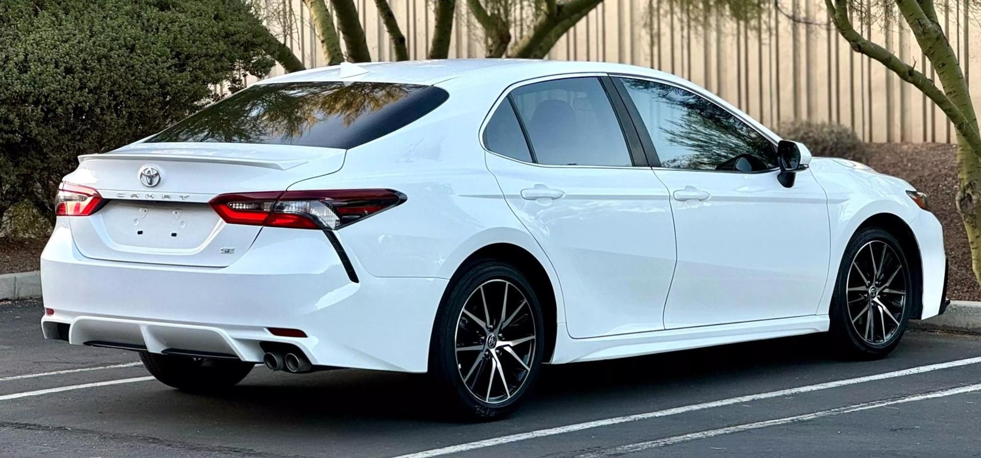 2022 Toyota Camry SE photo 8