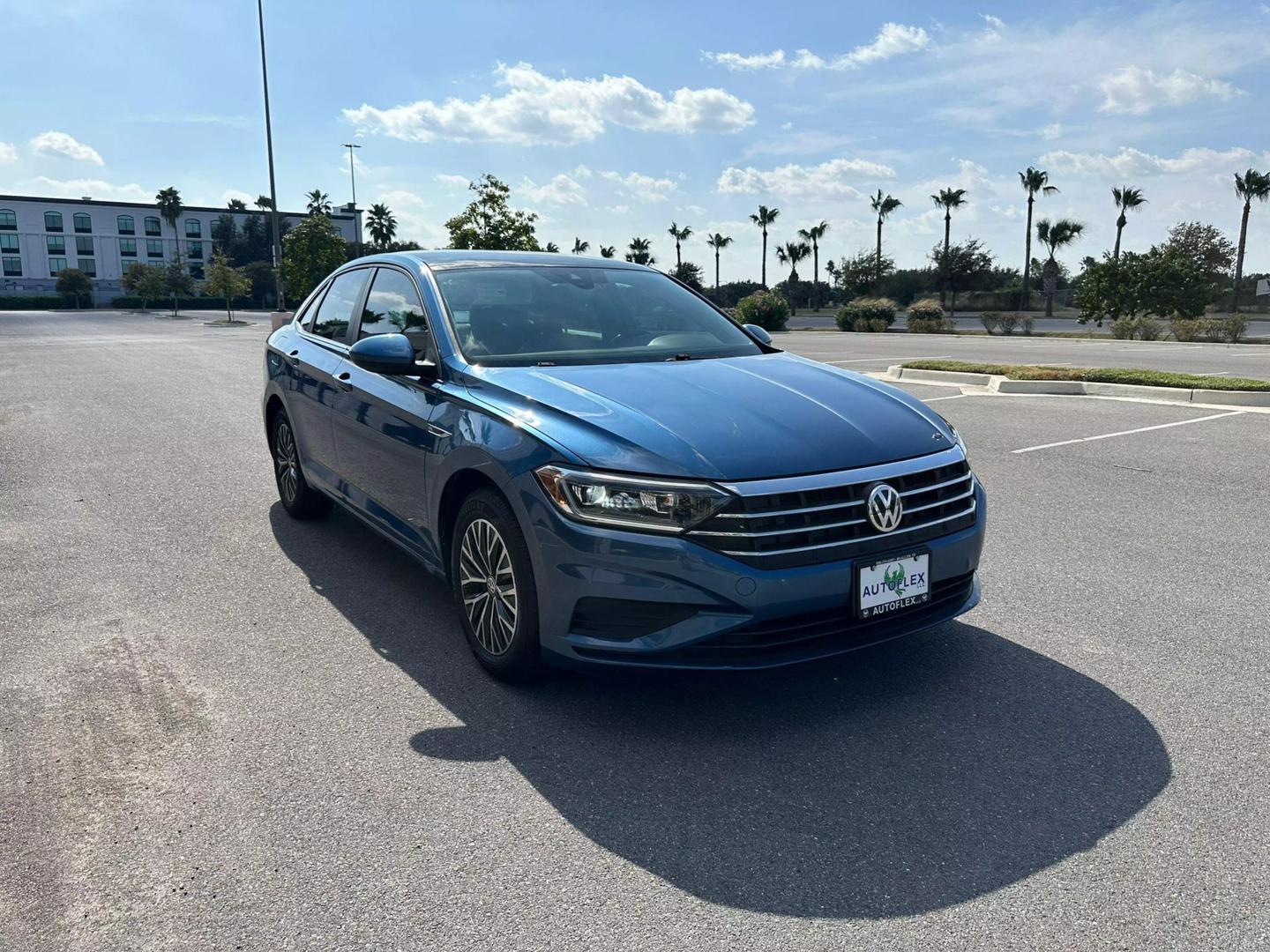 2019 Volkswagen Jetta SEL photo 2