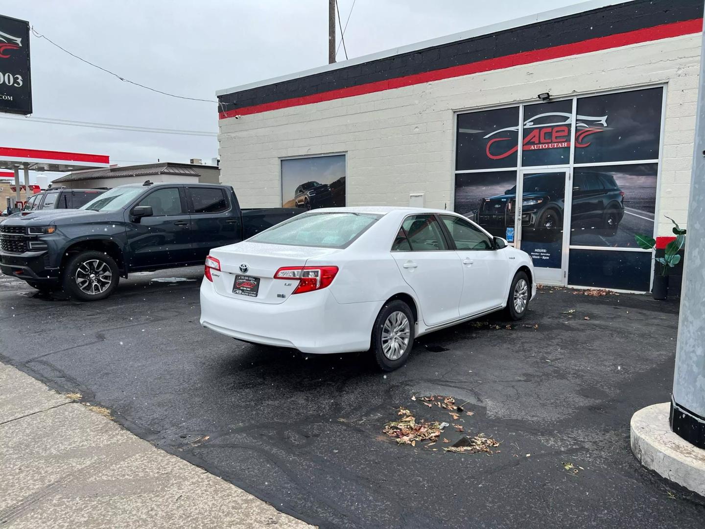 2014 Toyota Camry LE Hybrid photo 12