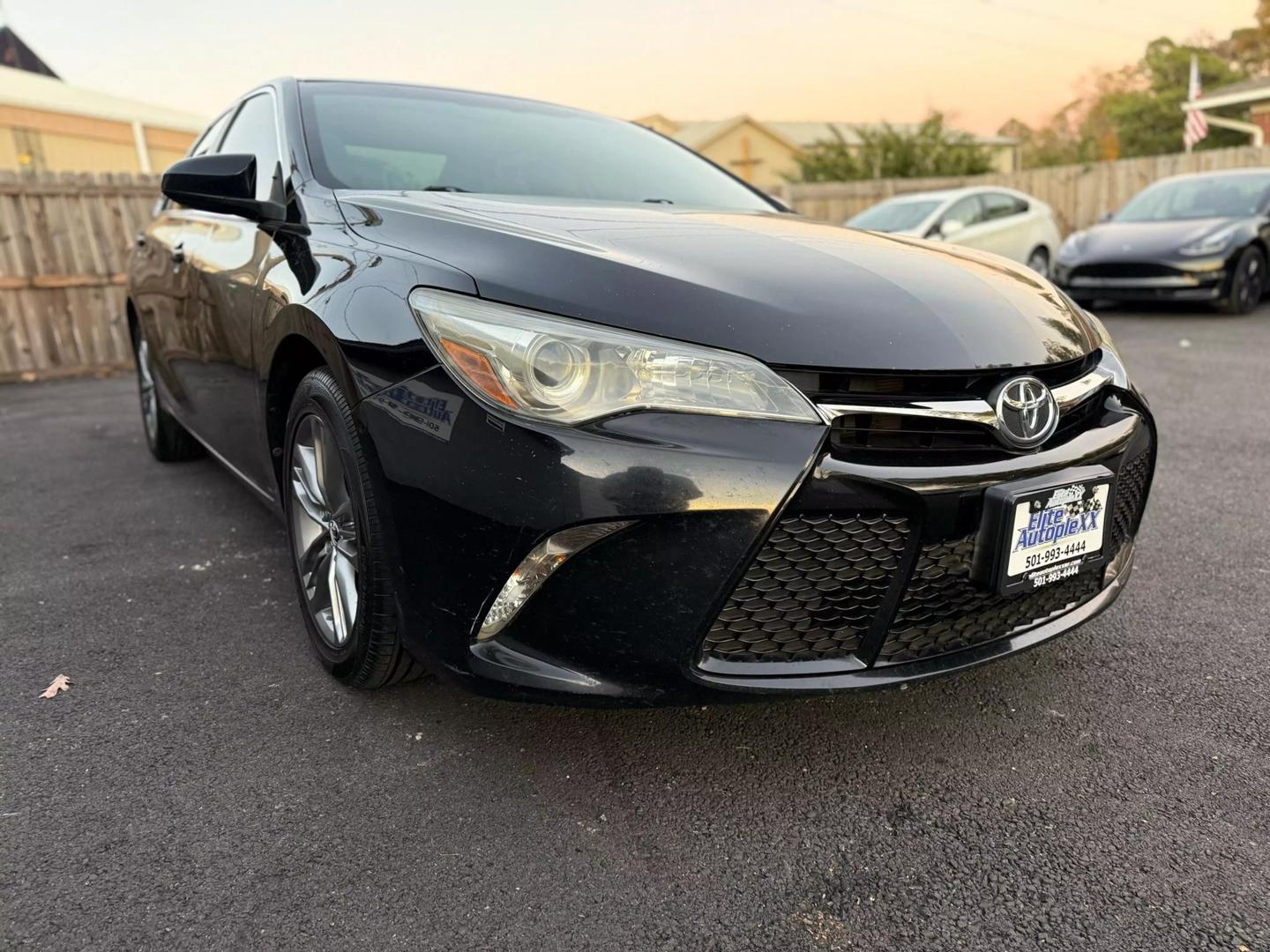 2015 Toyota Camry SE photo 4