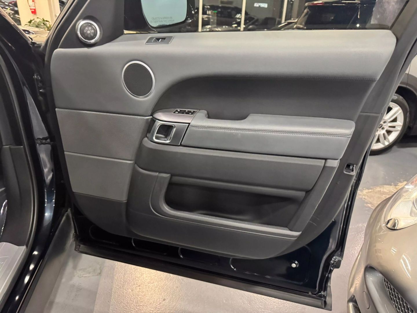 2014 Land Rover Range Rover Sport Hse Sport Utility 4d - Image 21