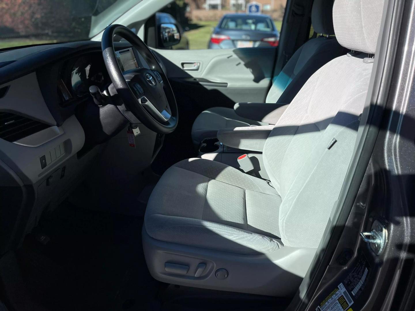 2015 Toyota Sienna LE photo 10