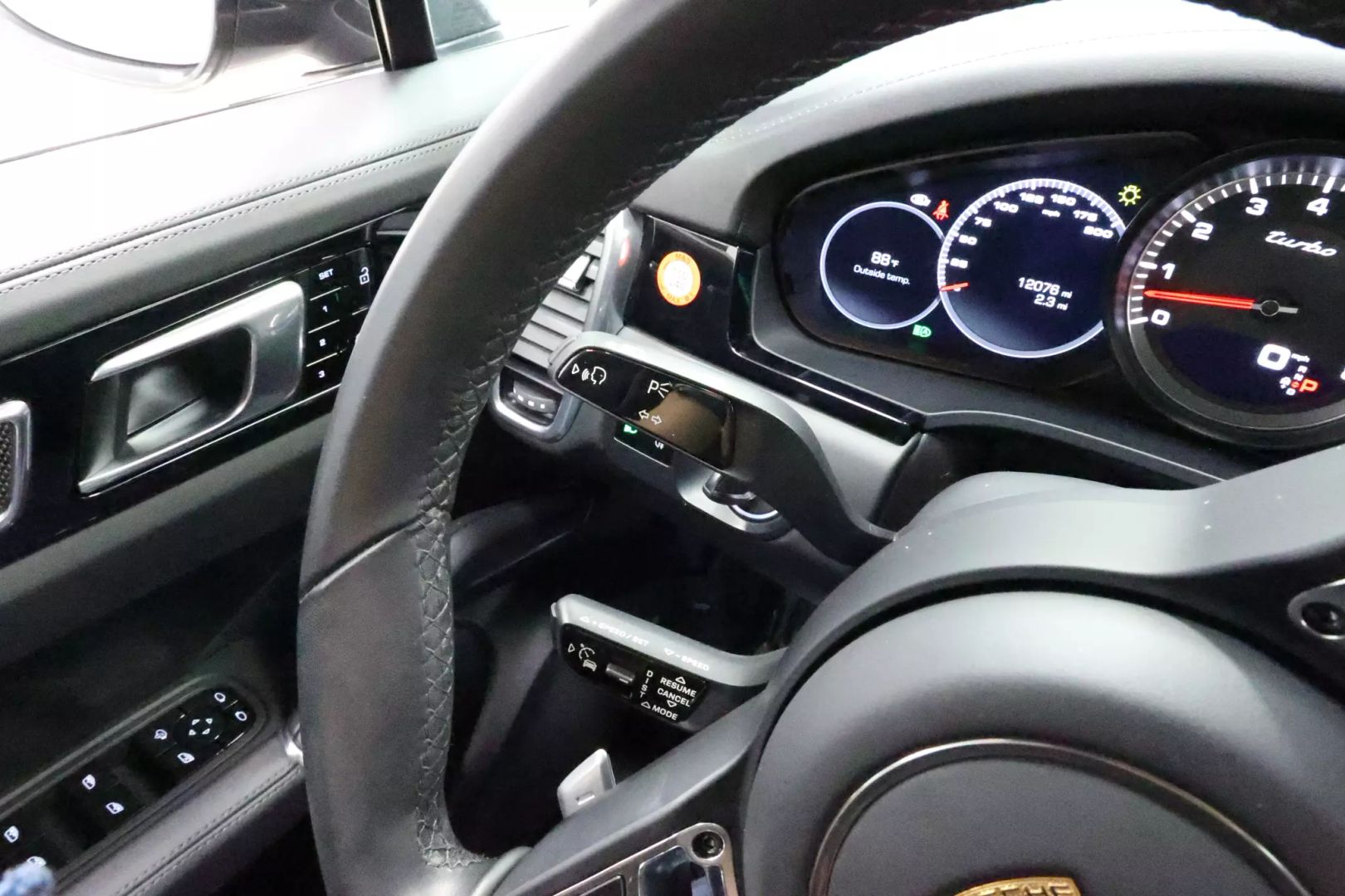 2020 Porsche Cayenne - Image 26