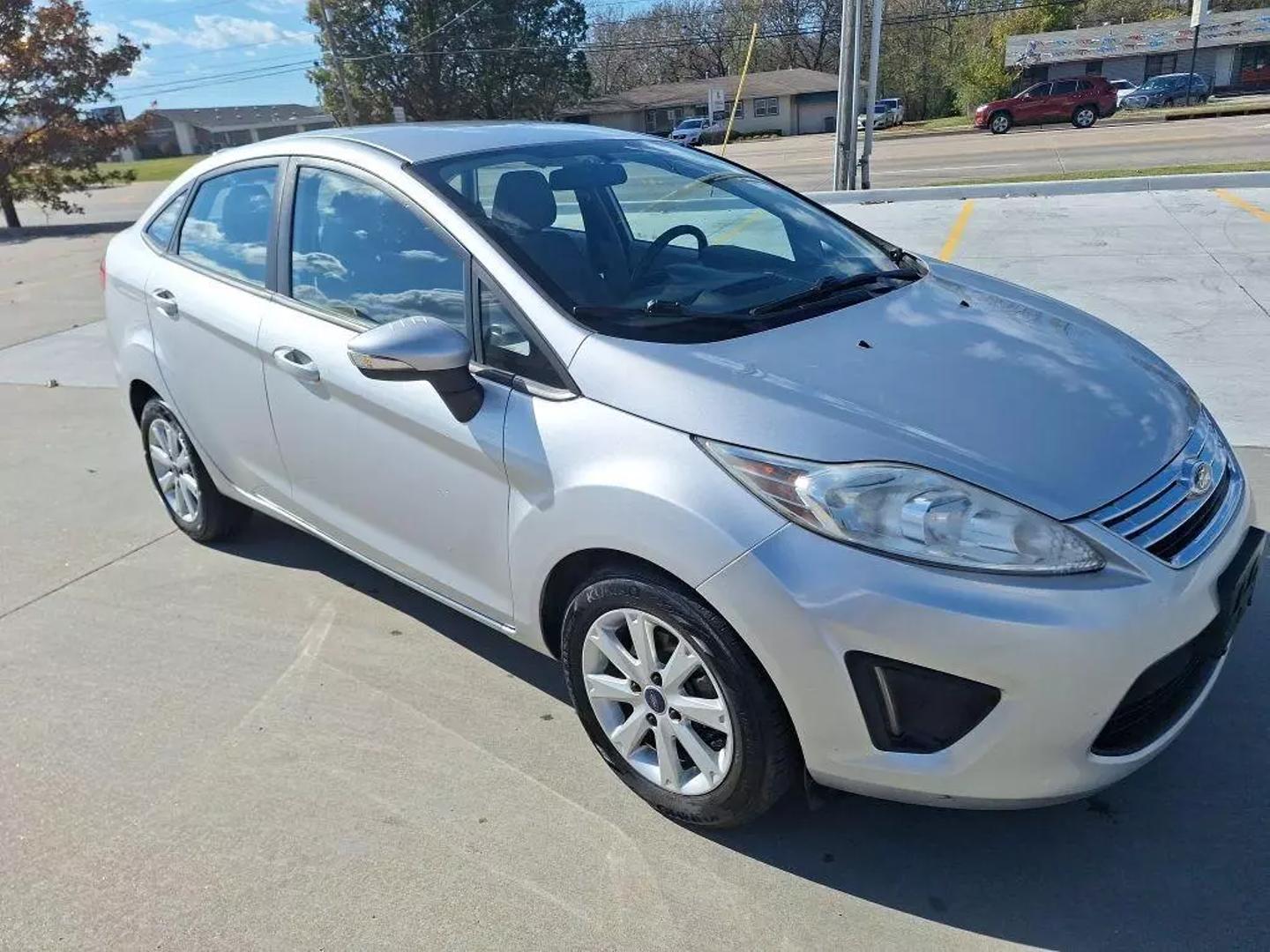 2013 Ford Fiesta SE photo 3