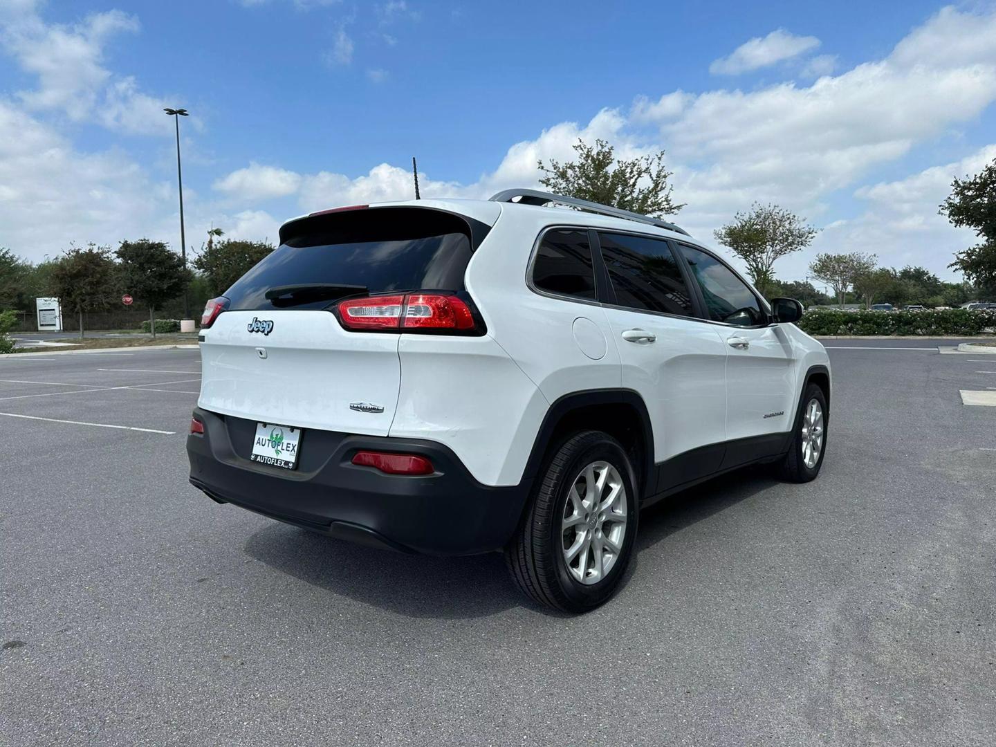 2017 Jeep Cherokee Latitude photo 3