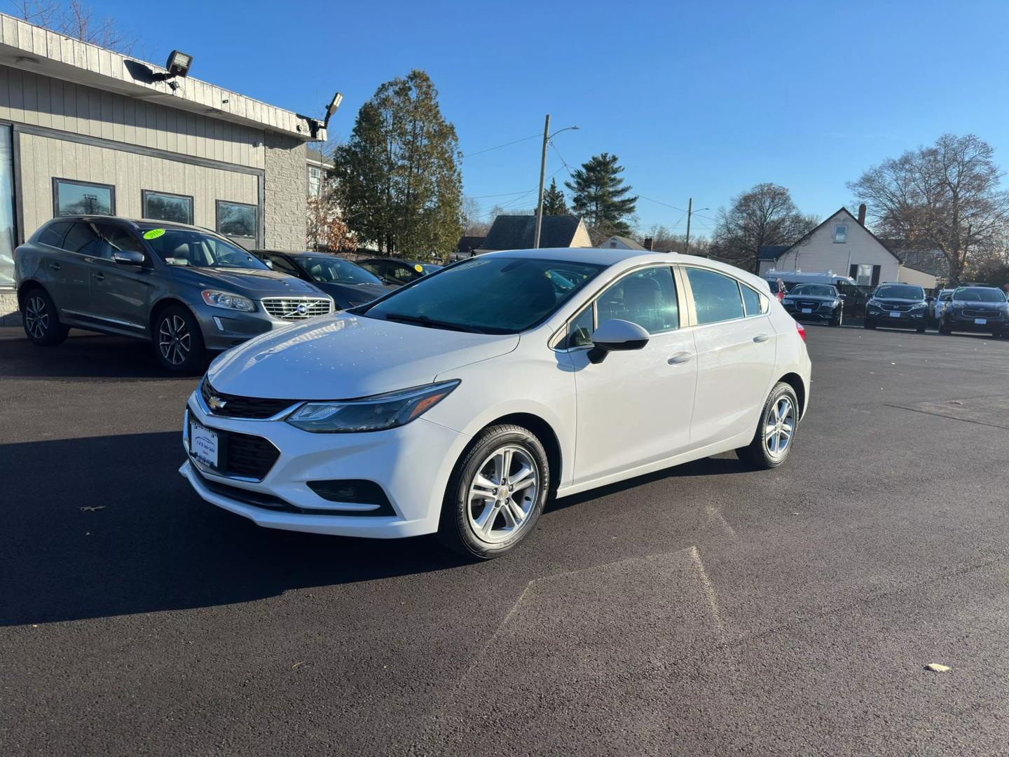 2018 Chevrolet Cruze LT photo 2