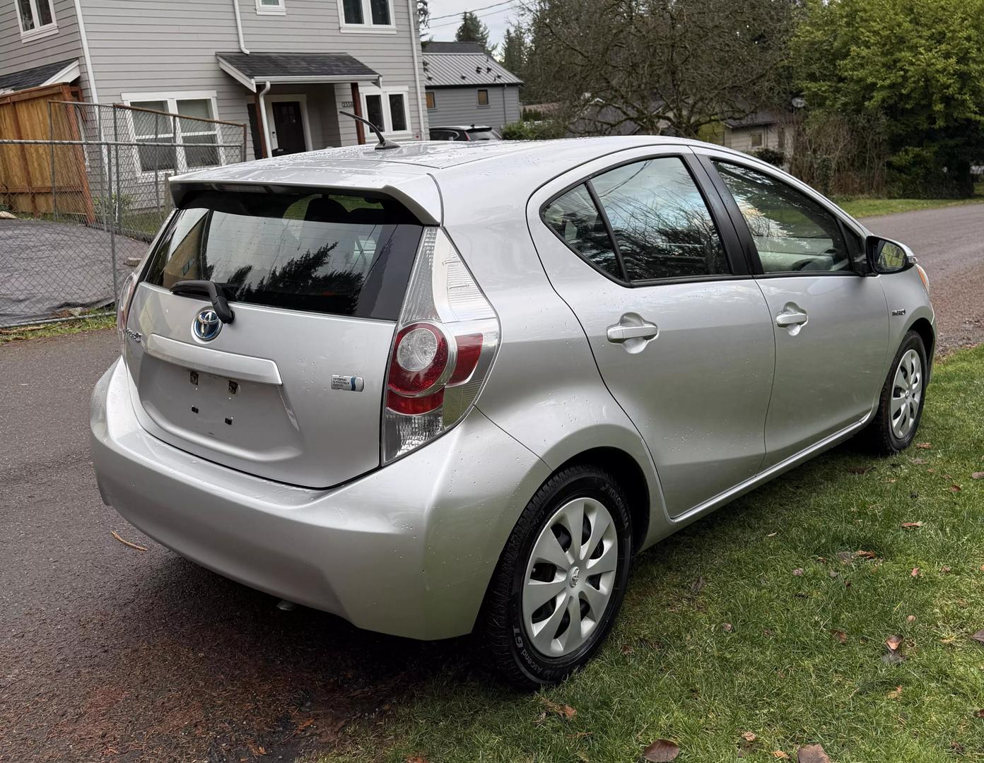 2012 Toyota Prius c One photo 4