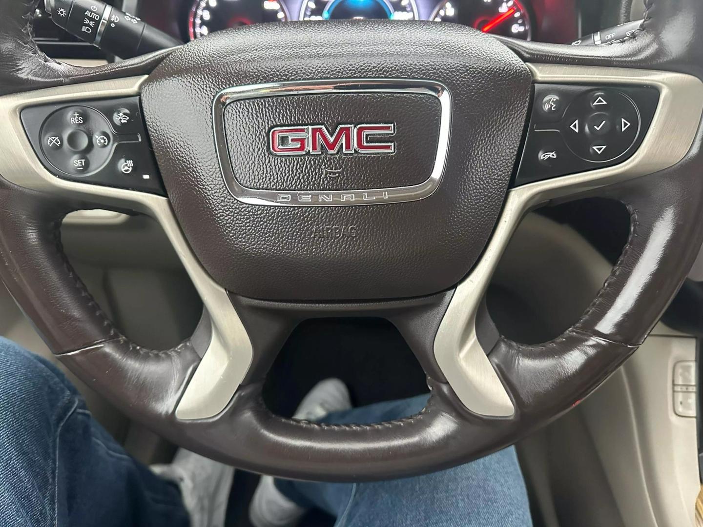 2019 GMC Acadia Denali photo 27