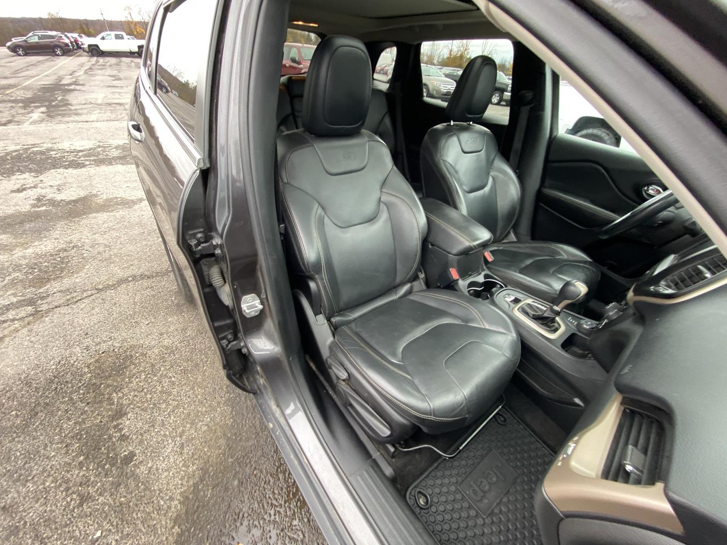 2016 Jeep Cherokee Limited photo 17