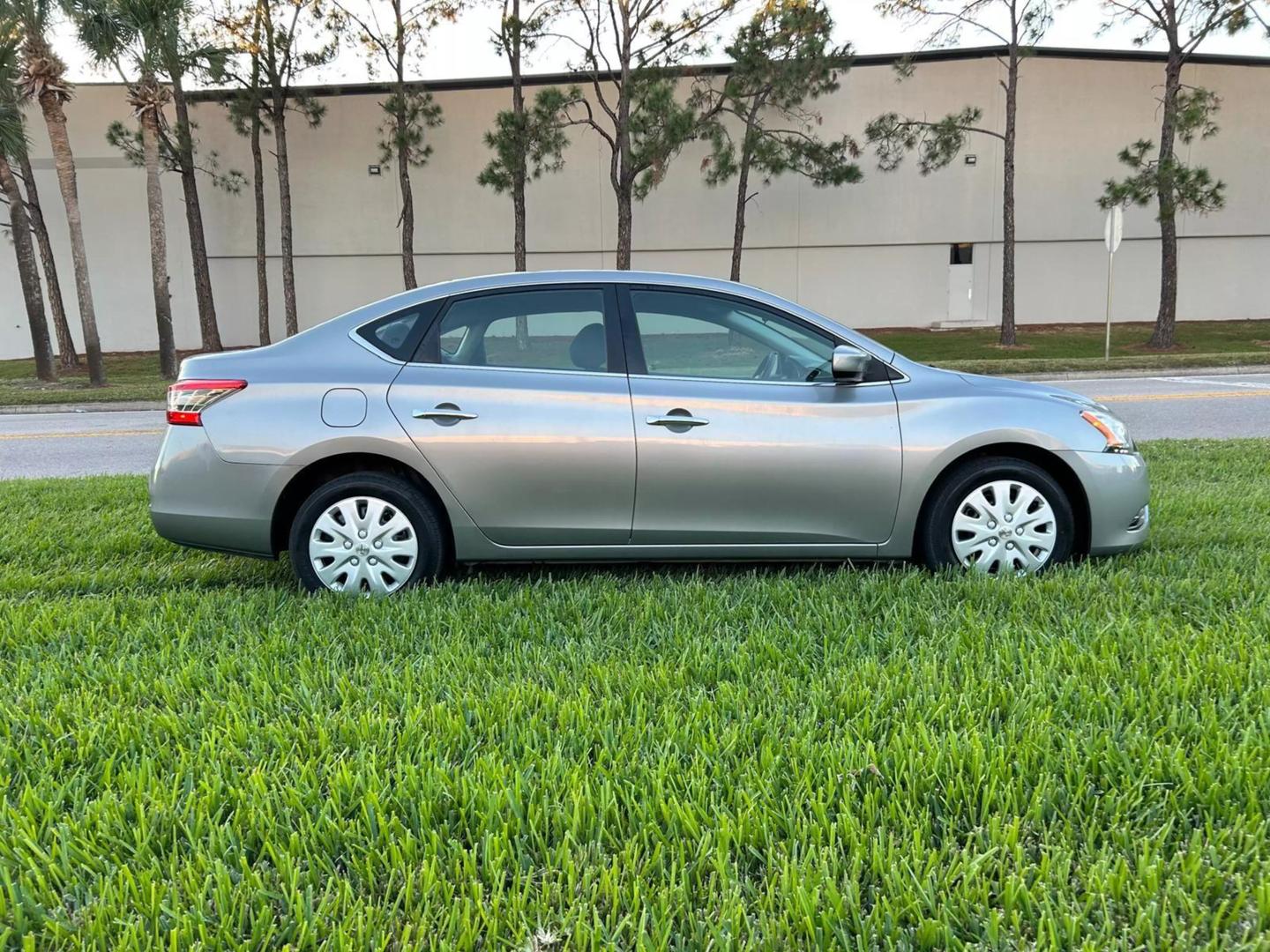 2013 Nissan Sentra SV photo 4