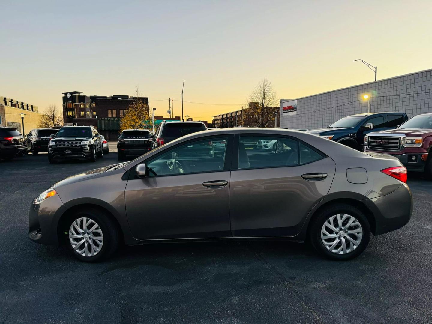 2017 Toyota Corolla LE photo 8