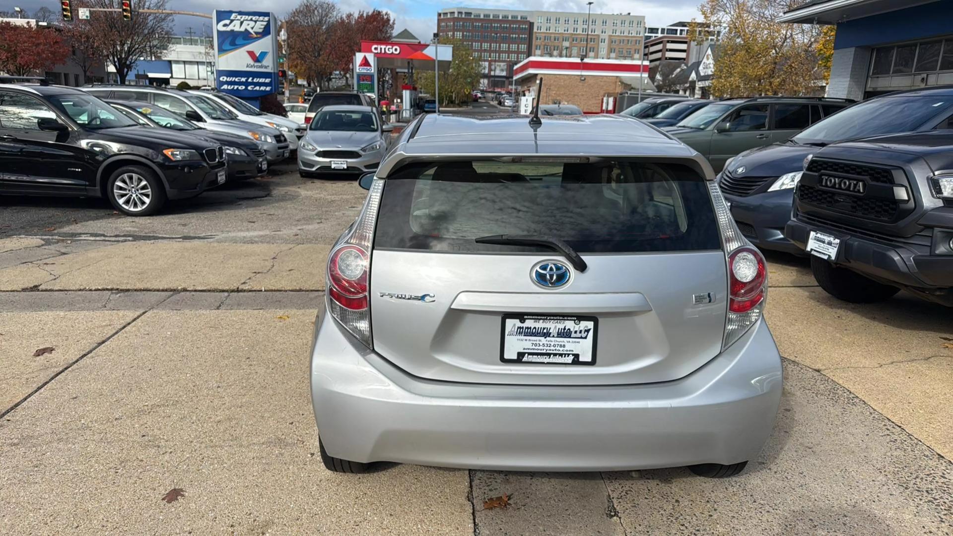 2012 Toyota Prius c One photo 13